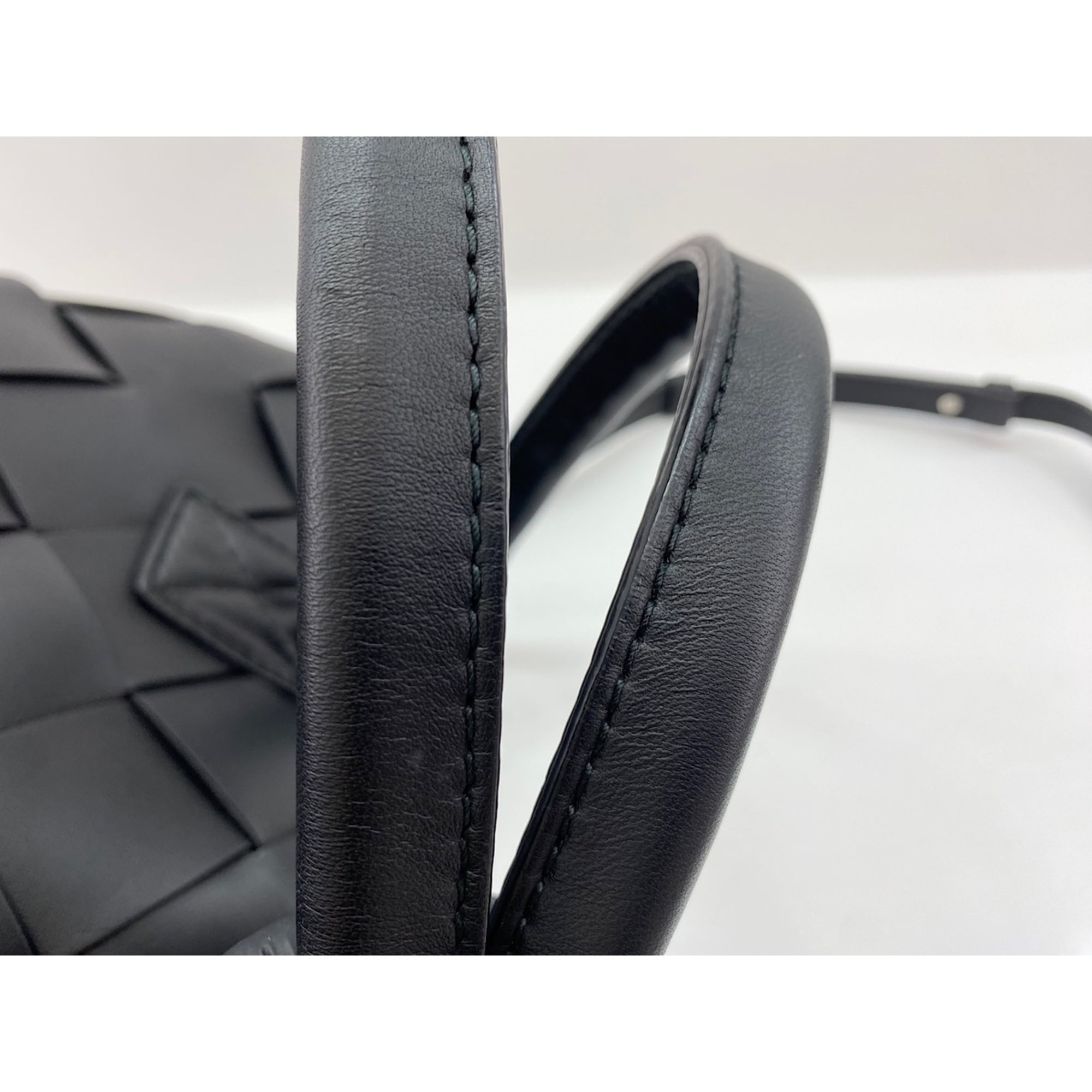 Bottega Veneta Black Shoulder Bag (Pre-Owned)