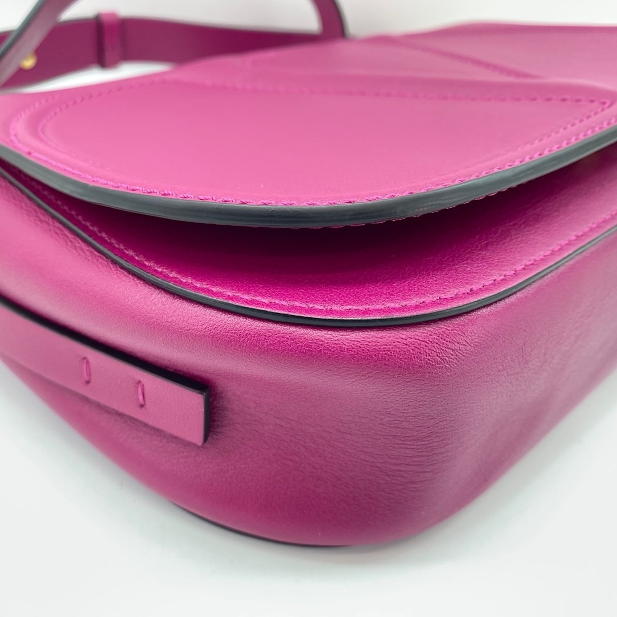 Valentino Pink Shoulder Bag (Pre-Owned)