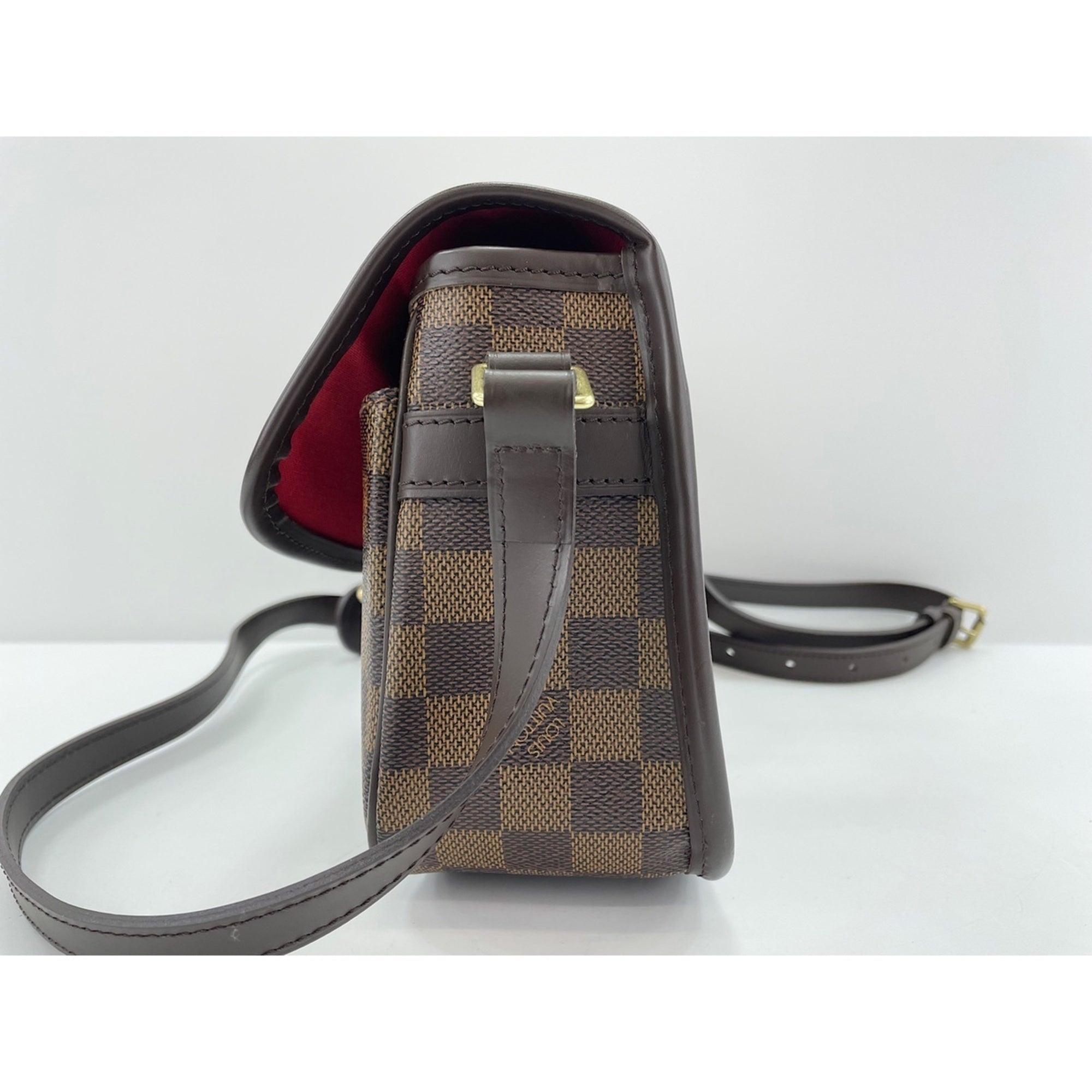 Louis Vuitton Brown Shoulder Bag (Pre-Owned)