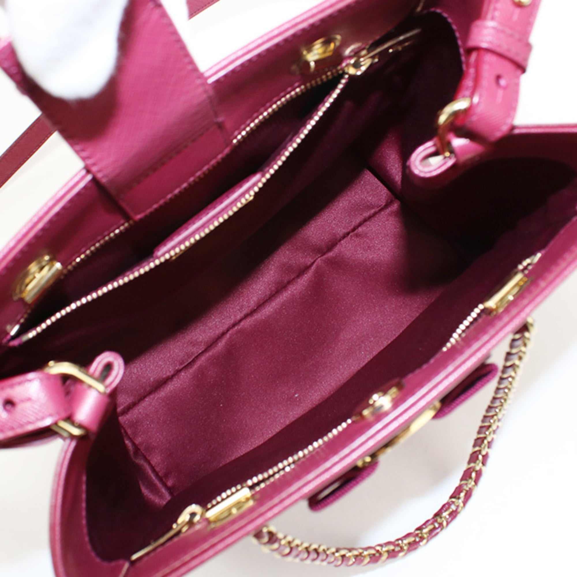 Salvatore Ferragamo Red Color Wine Leather Tote Bag (Pre-Owned)