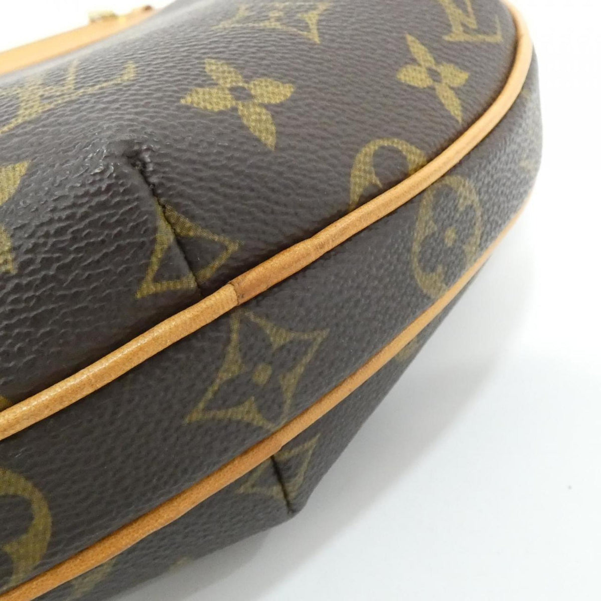 Louis Vuitton Marron Coated Canvas Pochette Shoulder Bag (Pre-Owned)