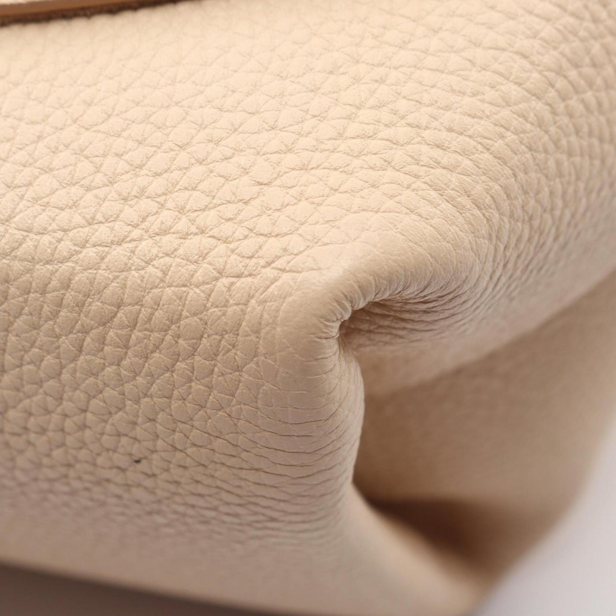 Louis Vuitton Ivory Leather Handbag (Pre-Owned)