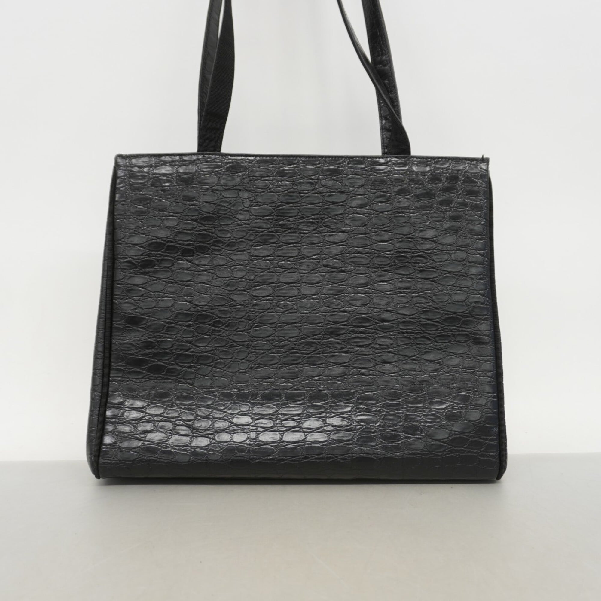 Salvatore Ferragamo Black Leather Shoulder Bag (Pre-Owned)