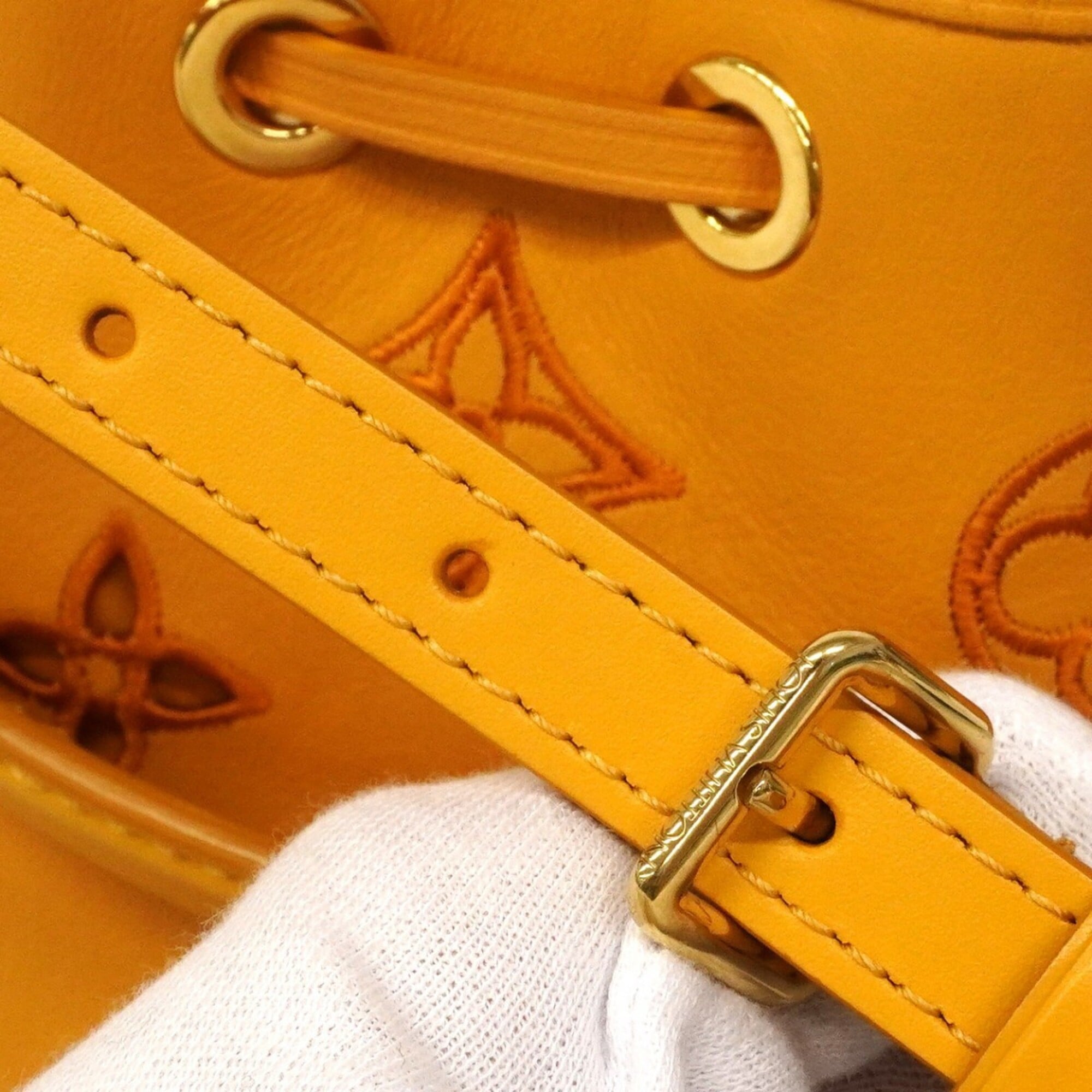 Louis Vuitton Saffron Handbag (Pre-Owned)