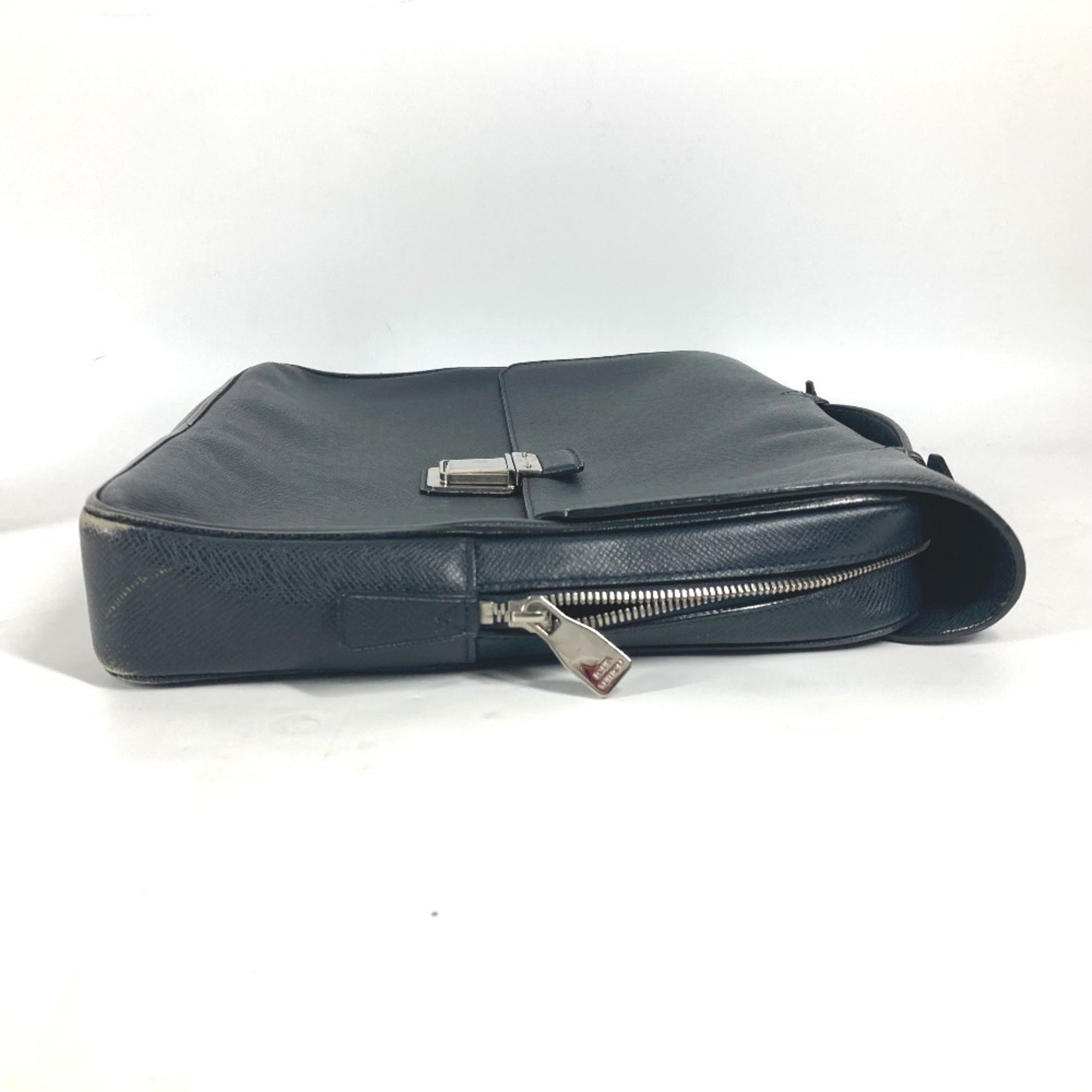 Louis Vuitton Boreal Dark Navy Taiga Leather Leather Briefcase (Pre-Owned)
