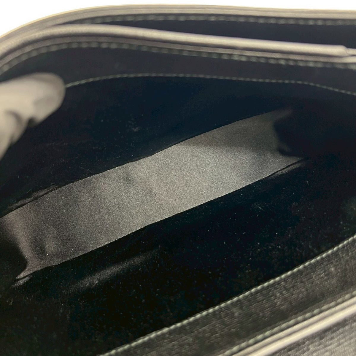 Yves Saint Laurent Black Leather Pochette Shoulder Bag (Pre-Owned)