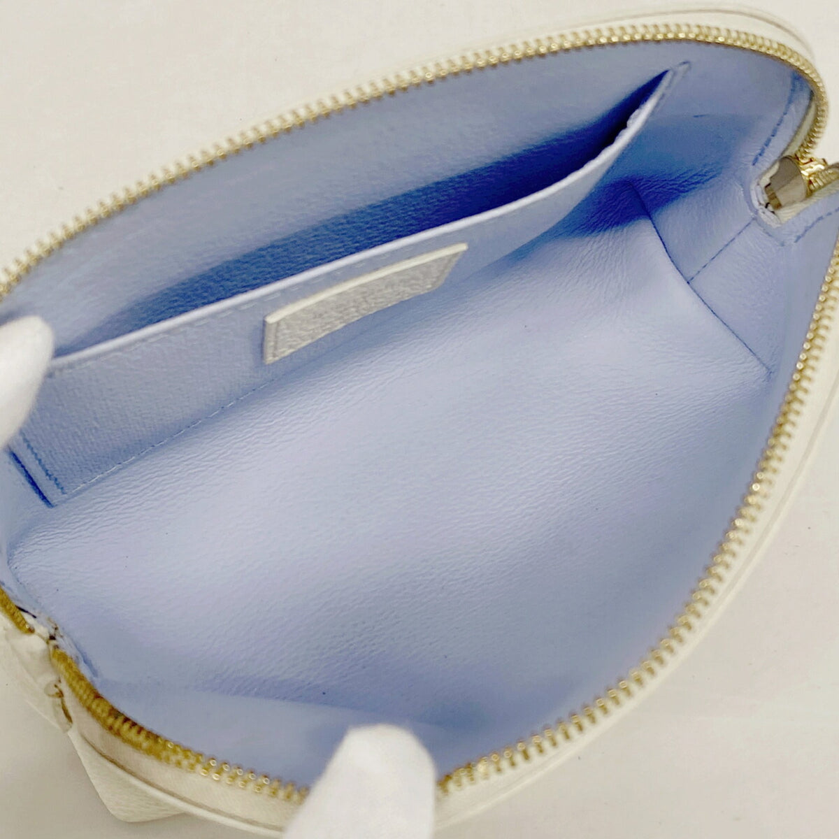 Louis Vuitton White Pouch (Pre-Owned)