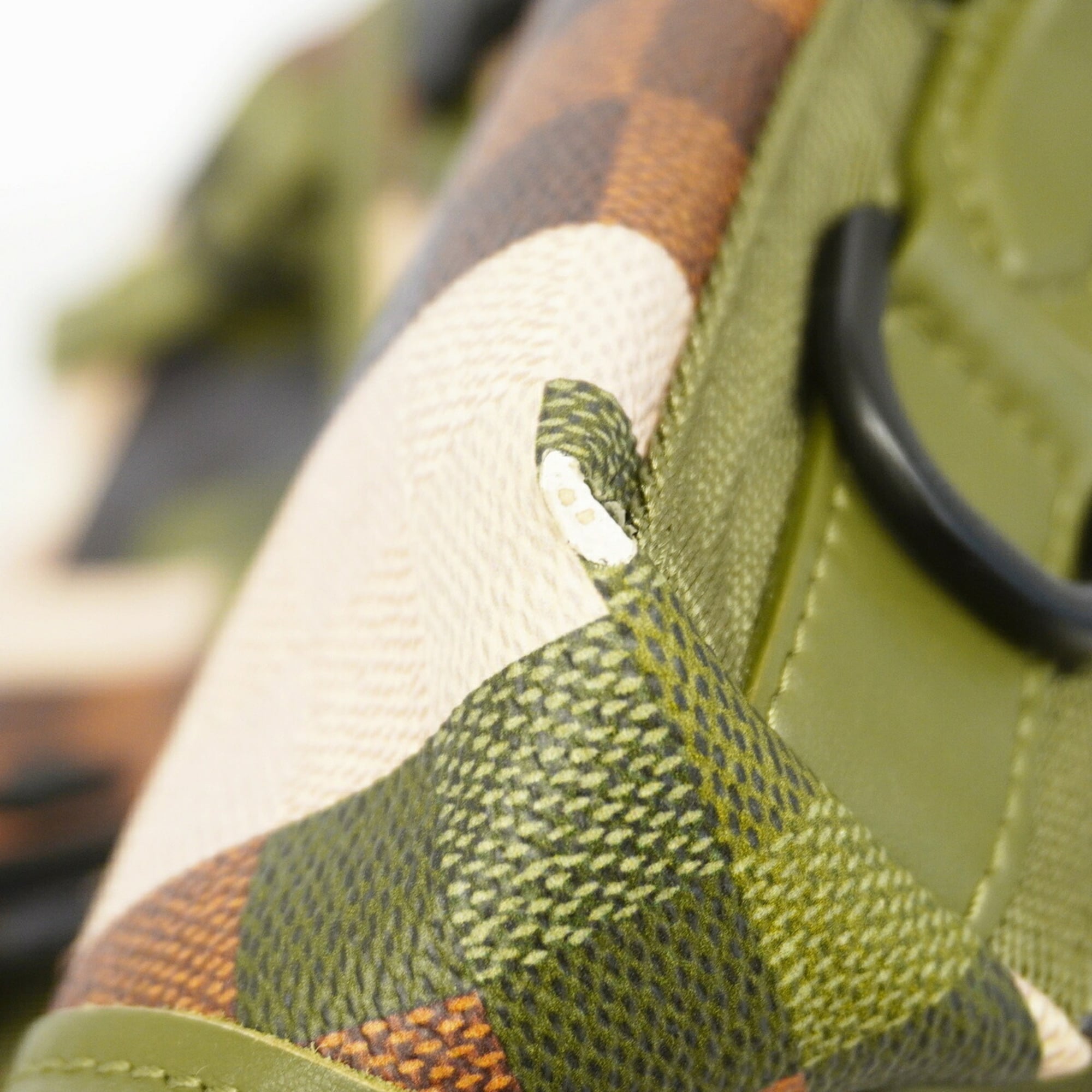 Louis Vuitton Green Shoulder Bag (Pre-Owned)