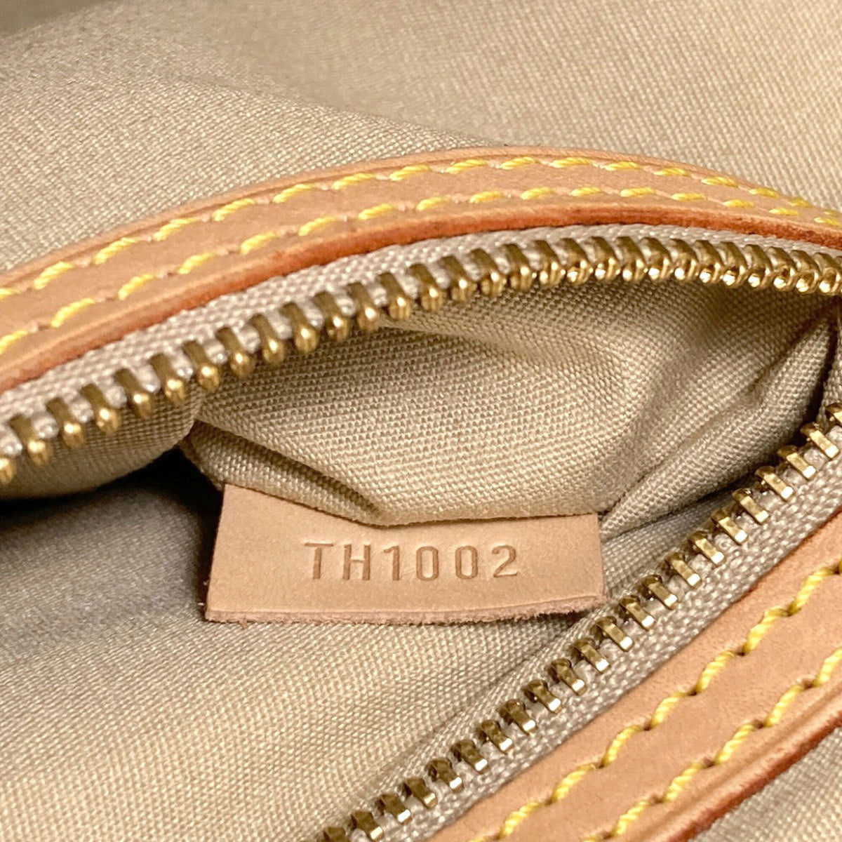 Louis Vuitton Beige Vernis Handbag (Pre-Owned)