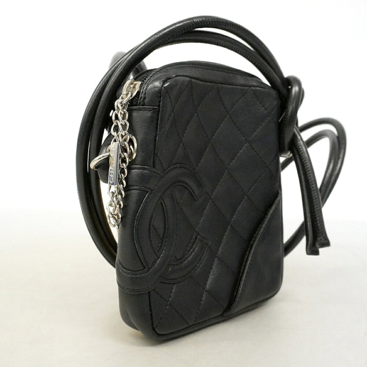 Chanel Black Leather Shoulder Bag (Pre-Owned)
