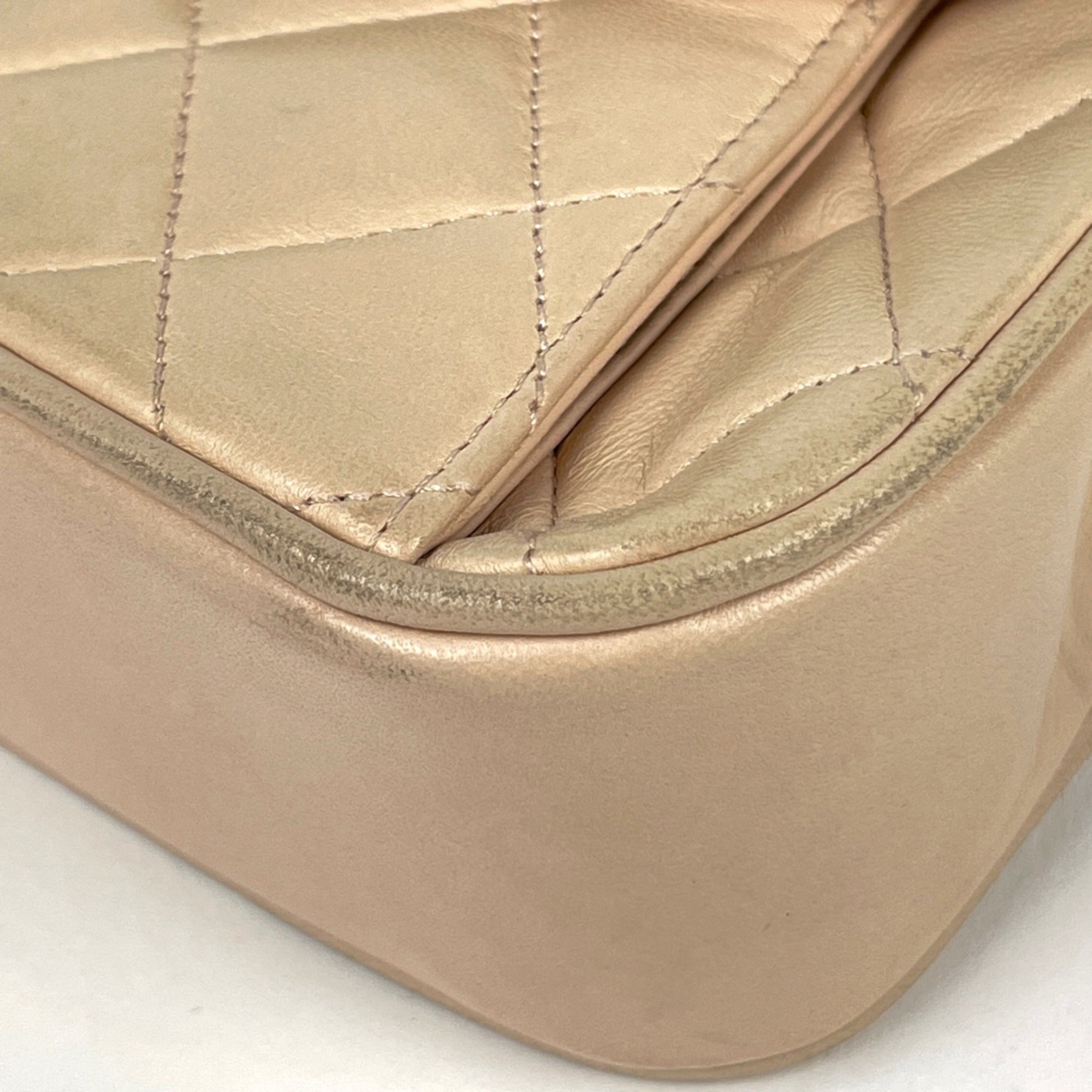 Chanel Matelasse Beige Leather Shoulder Bag (Pre-Owned)
