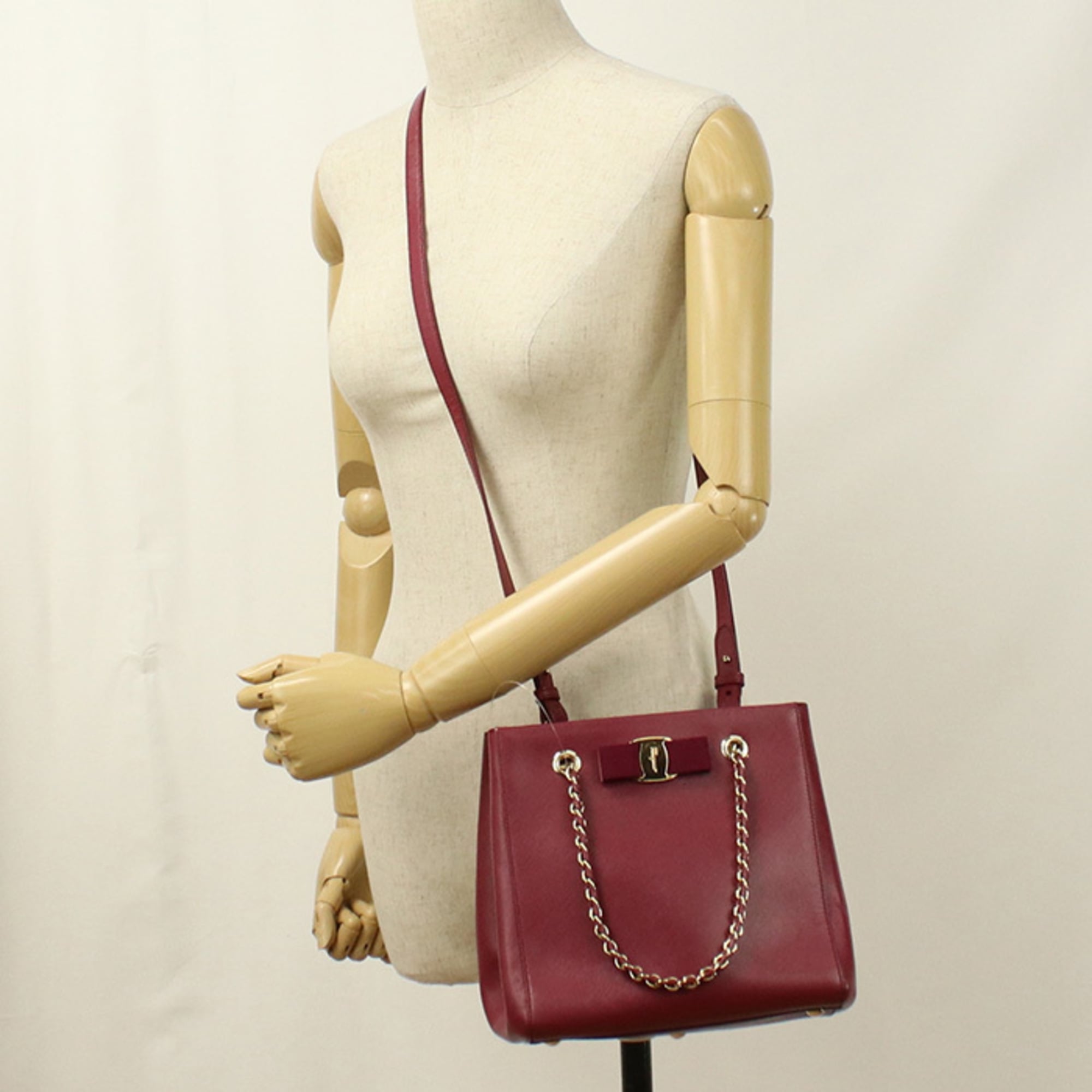 Salvatore Ferragamo Red Color Wine Leather Tote Bag (Pre-Owned)