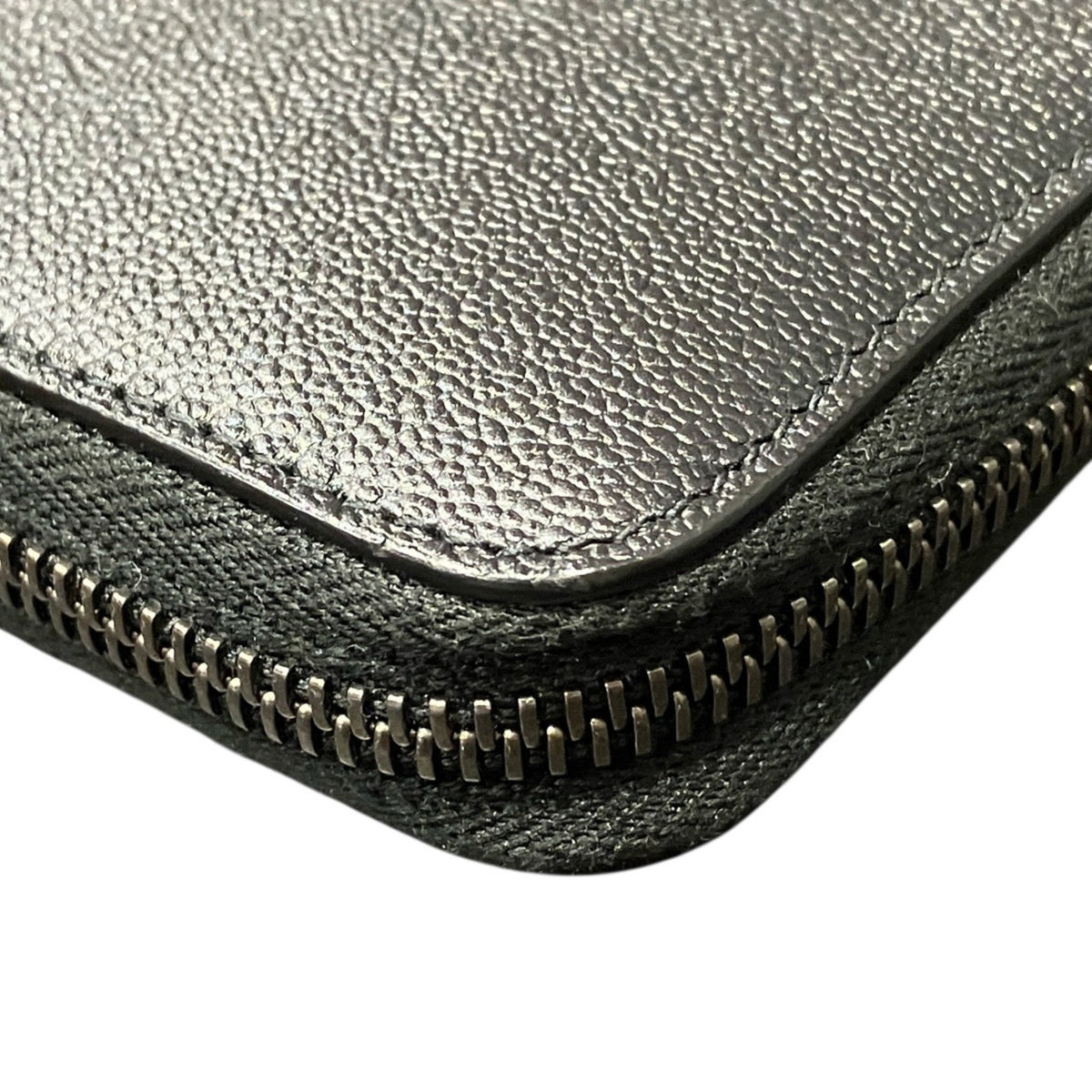 Bvlgari Black Leather Long Wallet (Bi-Fold) (Pre-Owned)