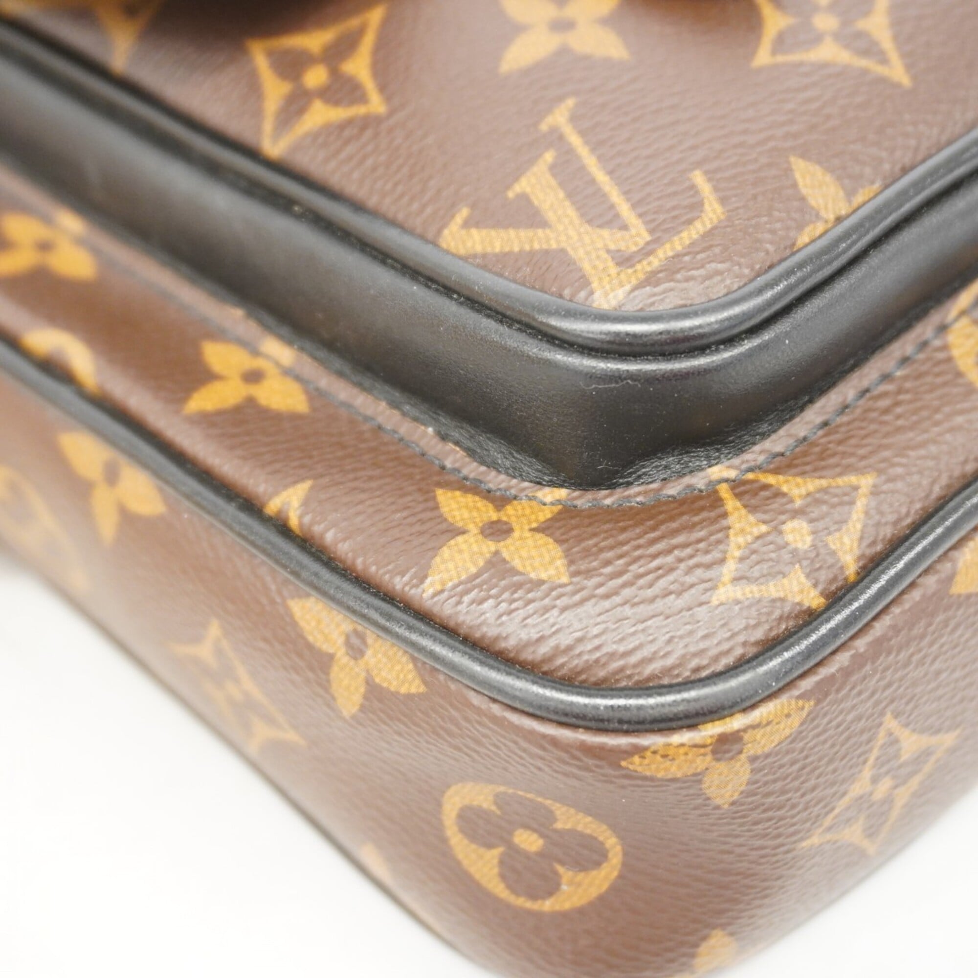 Louis Vuitton Brown Shoulder Bag (Pre-Owned)