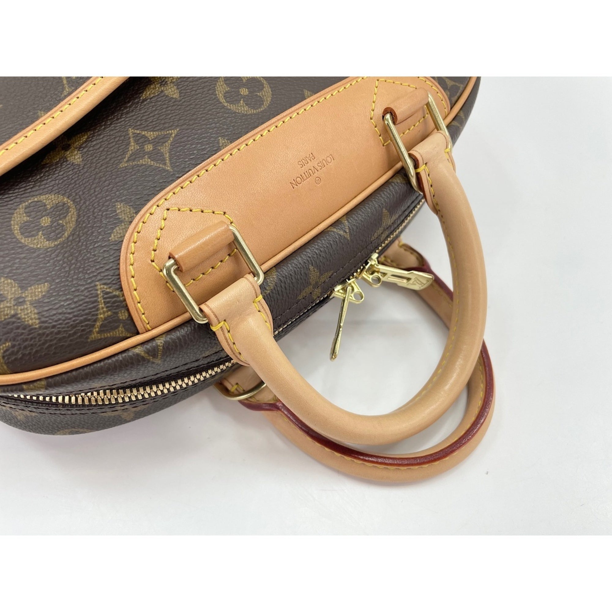 Louis Vuitton Brown Handbag (Pre-Owned)