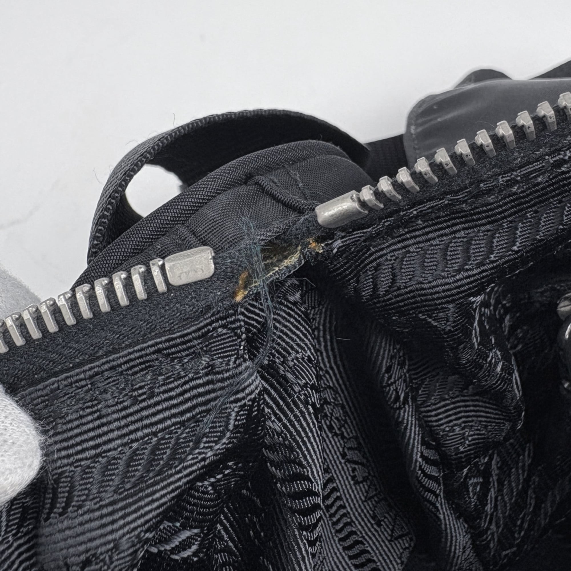 Prada Black Leather Messenger Bag Shoulder Bag (Pre-Owned)