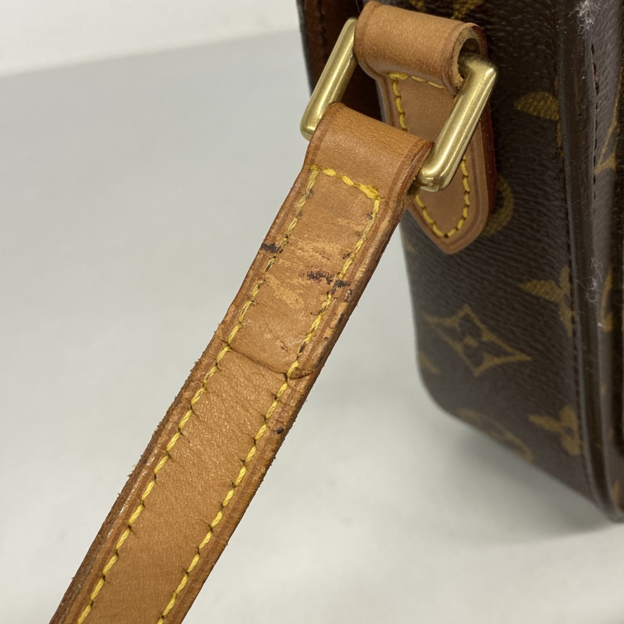 Louis Vuitton Brown Shoulder Bag (Pre-Owned)