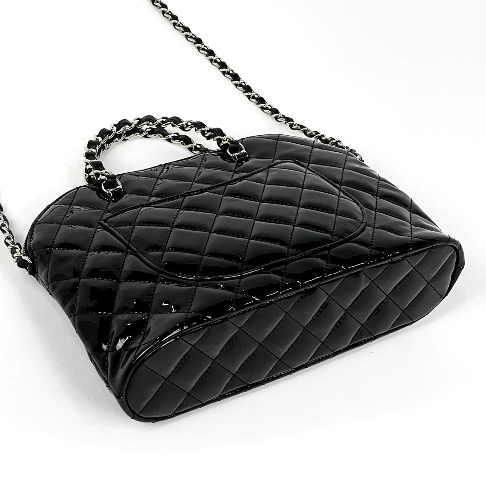 Chanel Black Patent Leather Handbag (Pre-Owned)