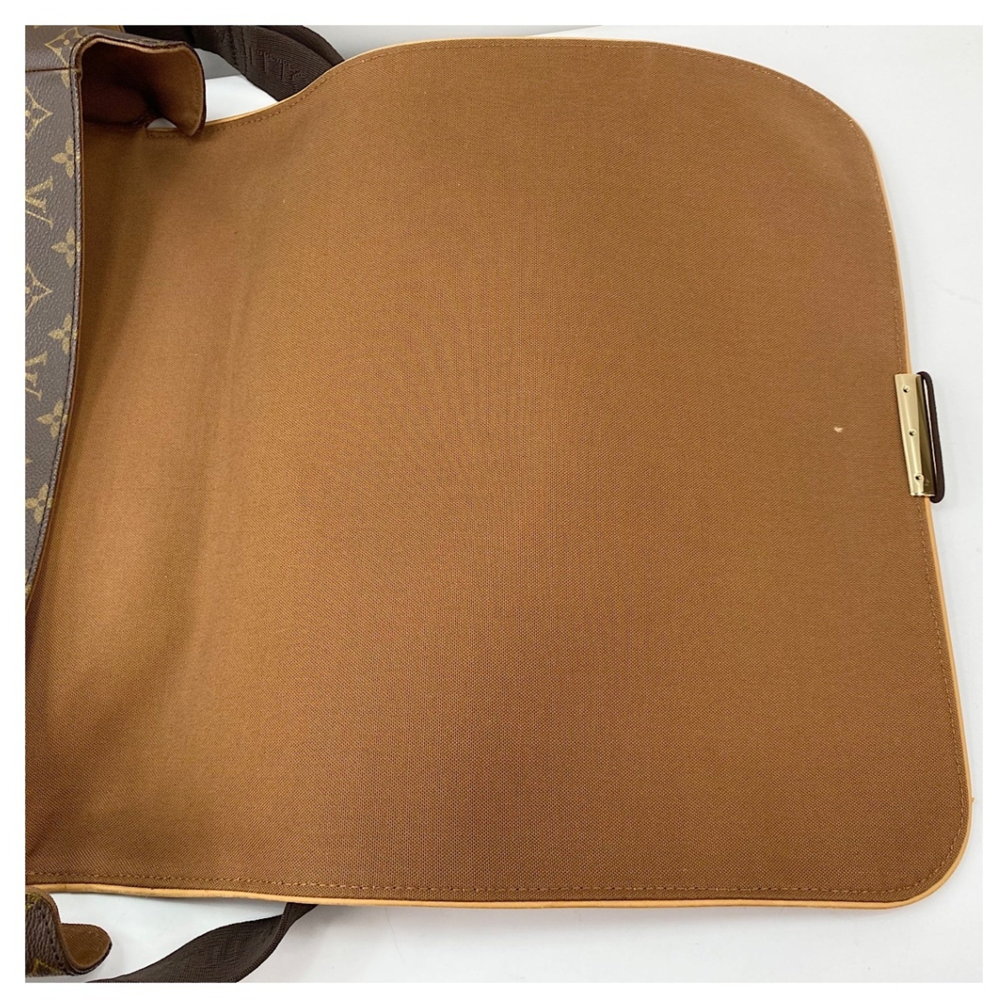 Louis Vuitton Brown Shoulder Bag (Pre-Owned)