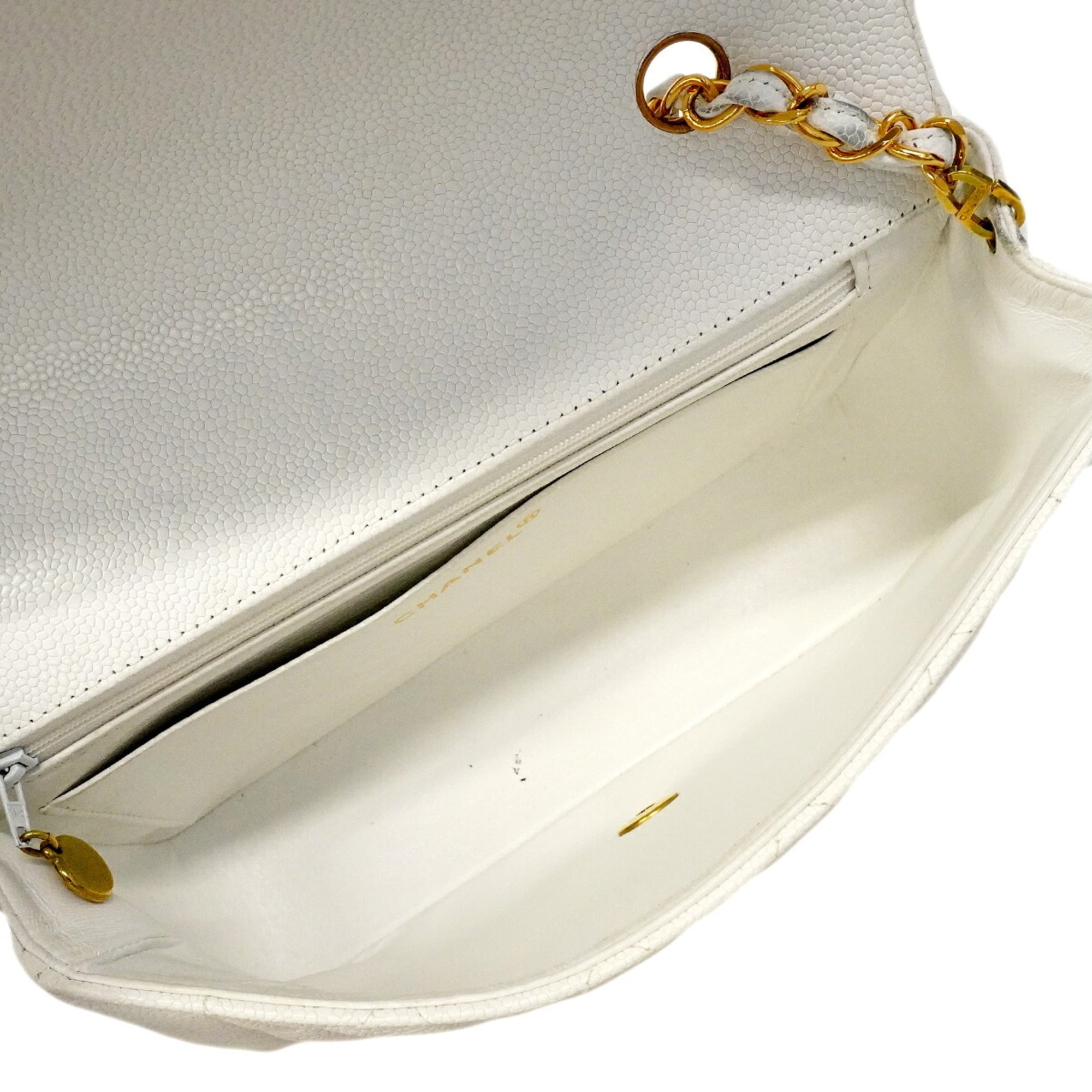 Chanel White Grained Calfskin Shoulder Bag (Pre-Owned)
