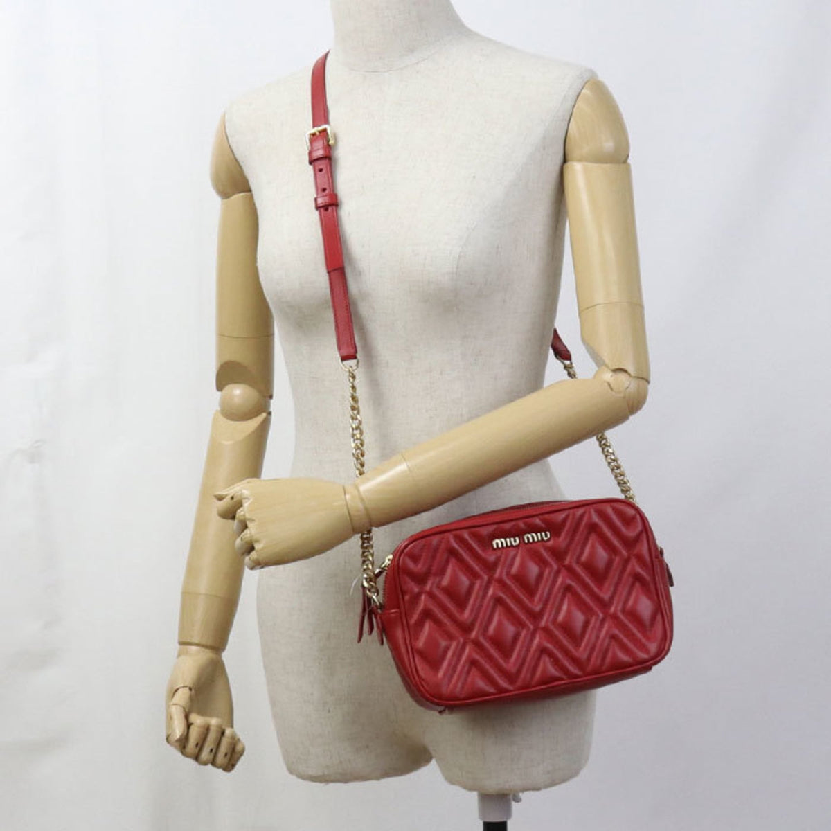 Miu Miu Red Color Leather Shoulder Bag (Pre-Owned)