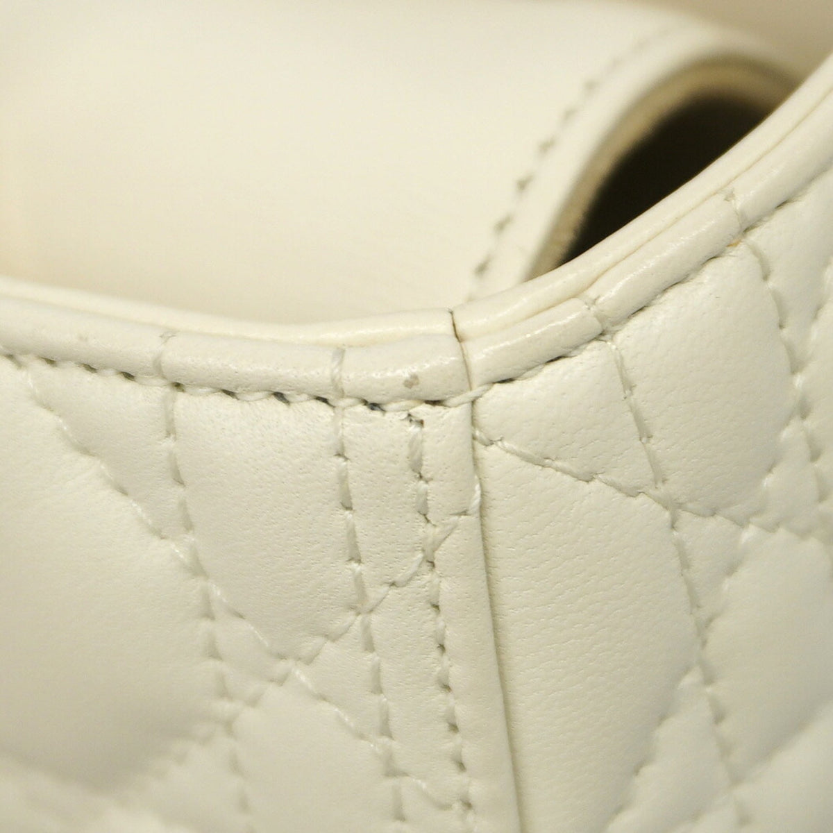 Christian Dior White Leather Handbag (Pre-Owned)