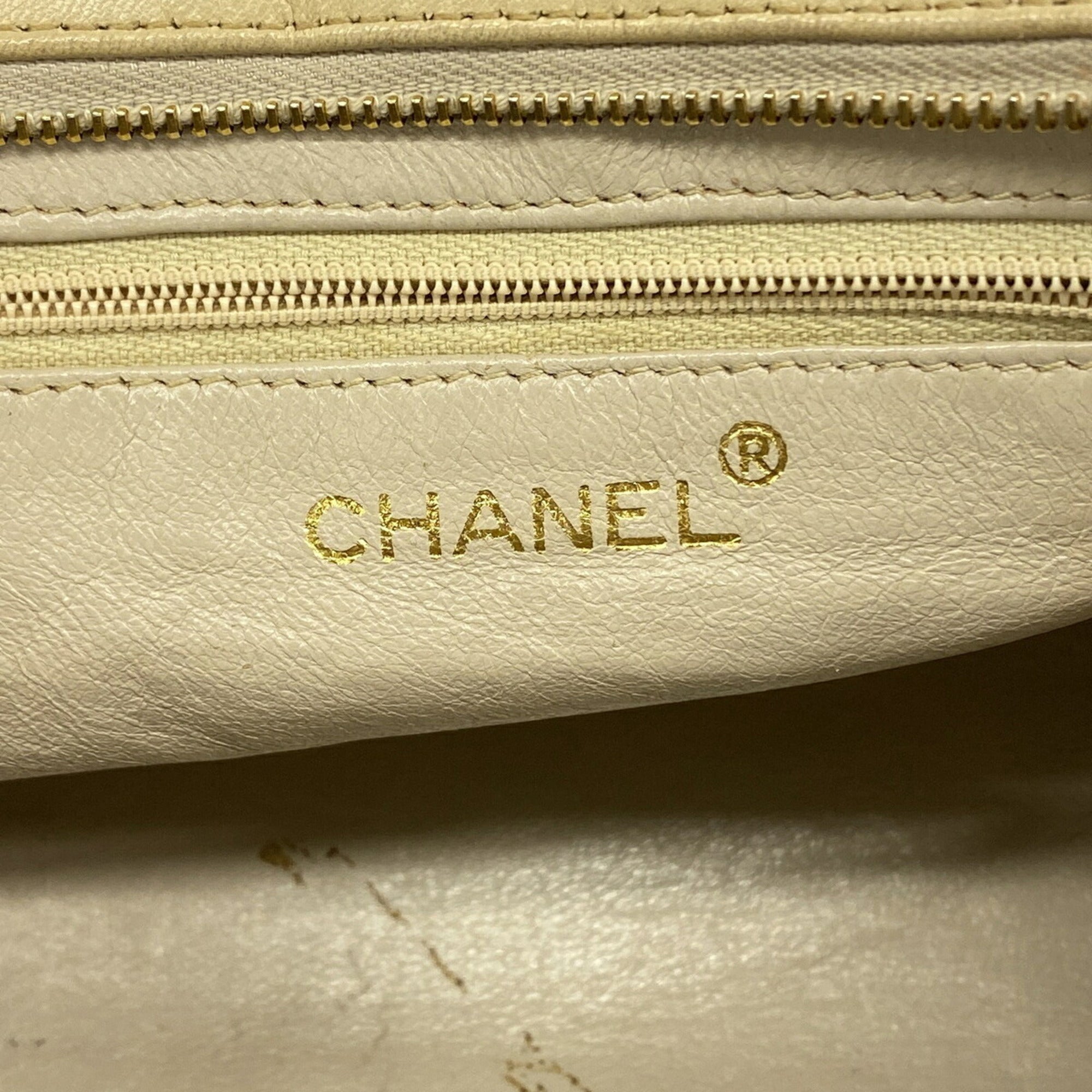 Chanel Beige Leather Shoulder Bag (Pre-Owned)