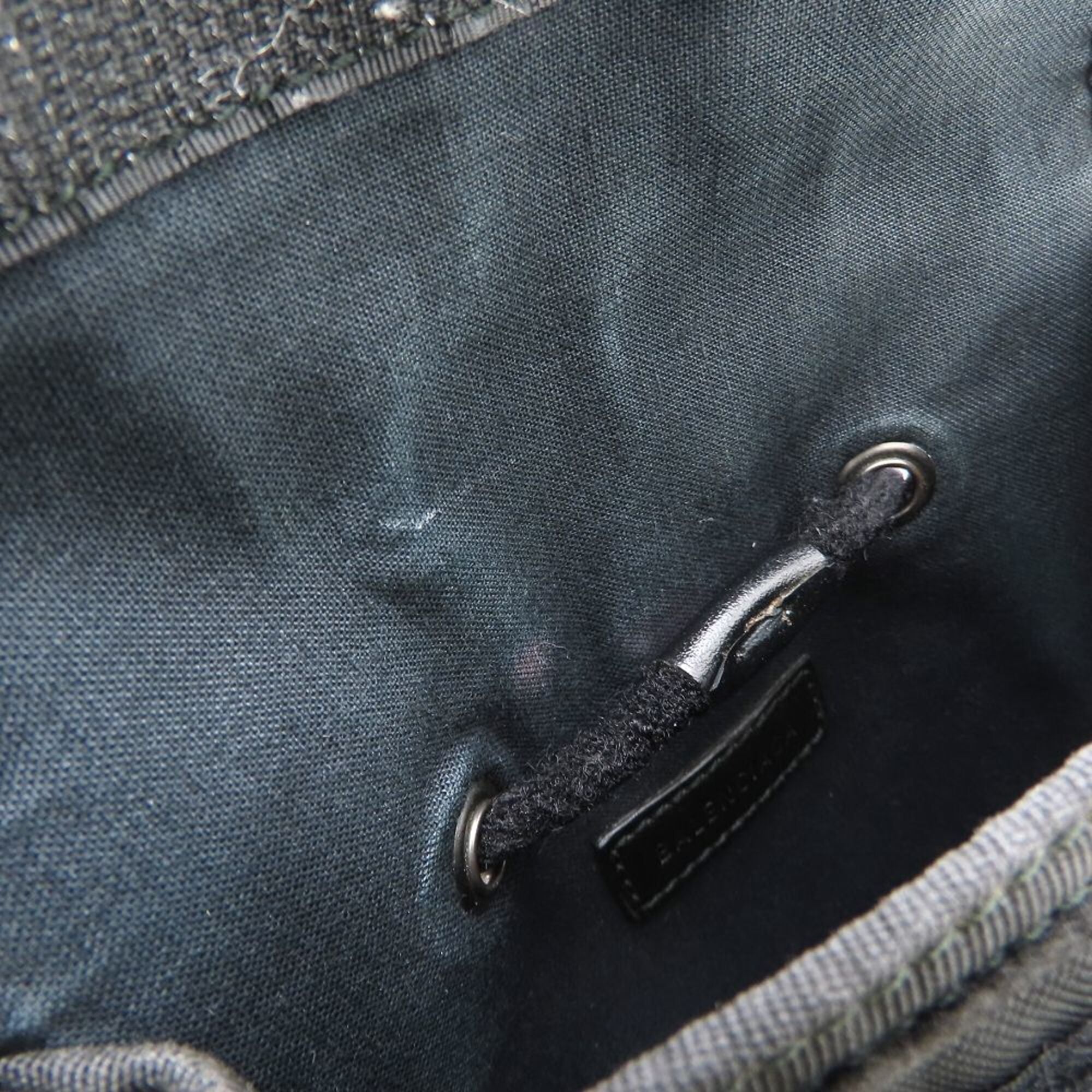 Balenciaga Black Nylon Canvas Shoulder Bag (Pre-Owned)