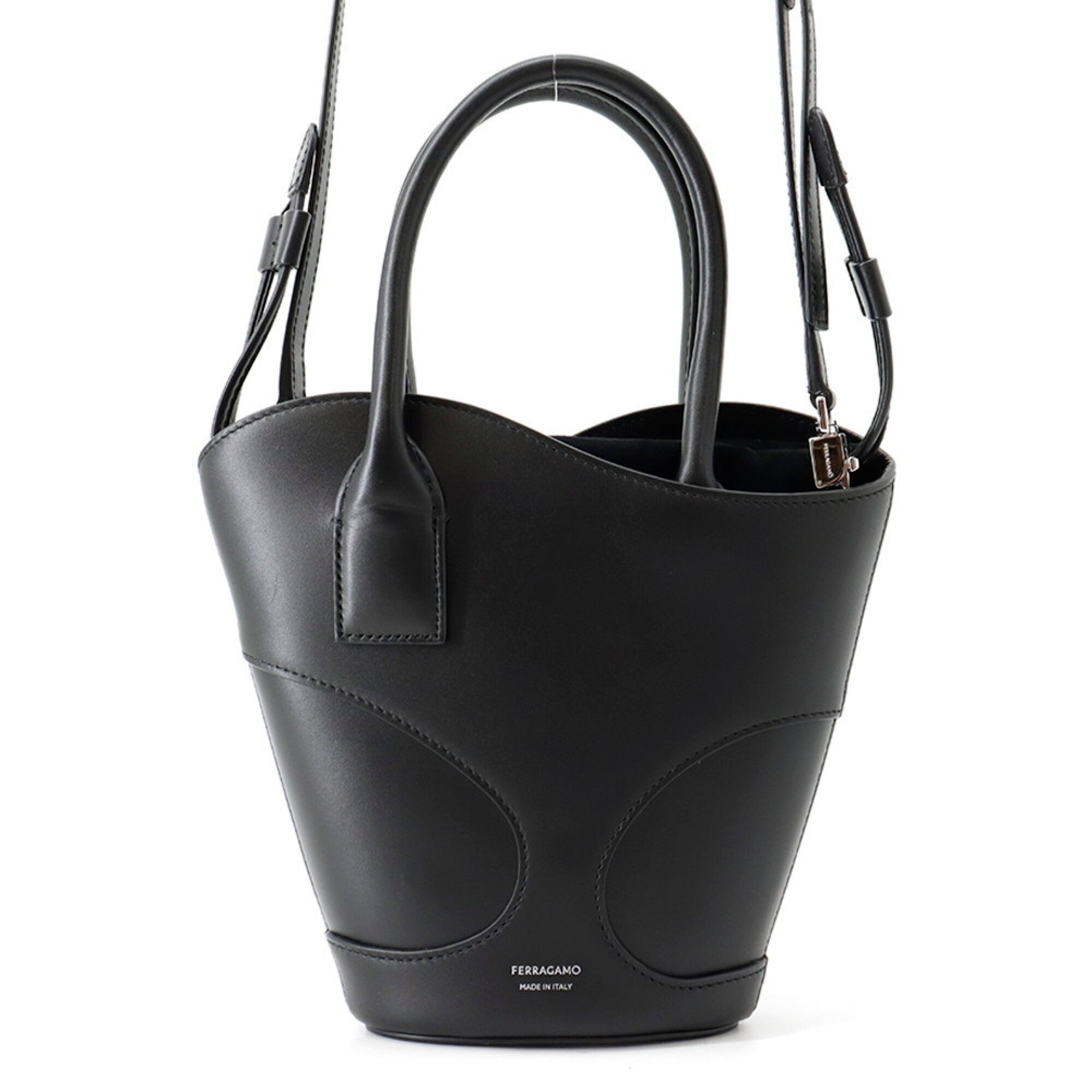 Salvatore Ferragamo Black Leather Handbag (Pre-Owned)