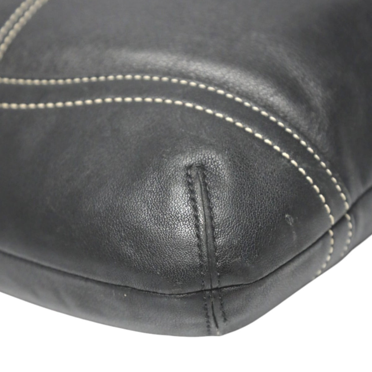 Coach Black Leather Shoulder Bag (Pre-Owned)