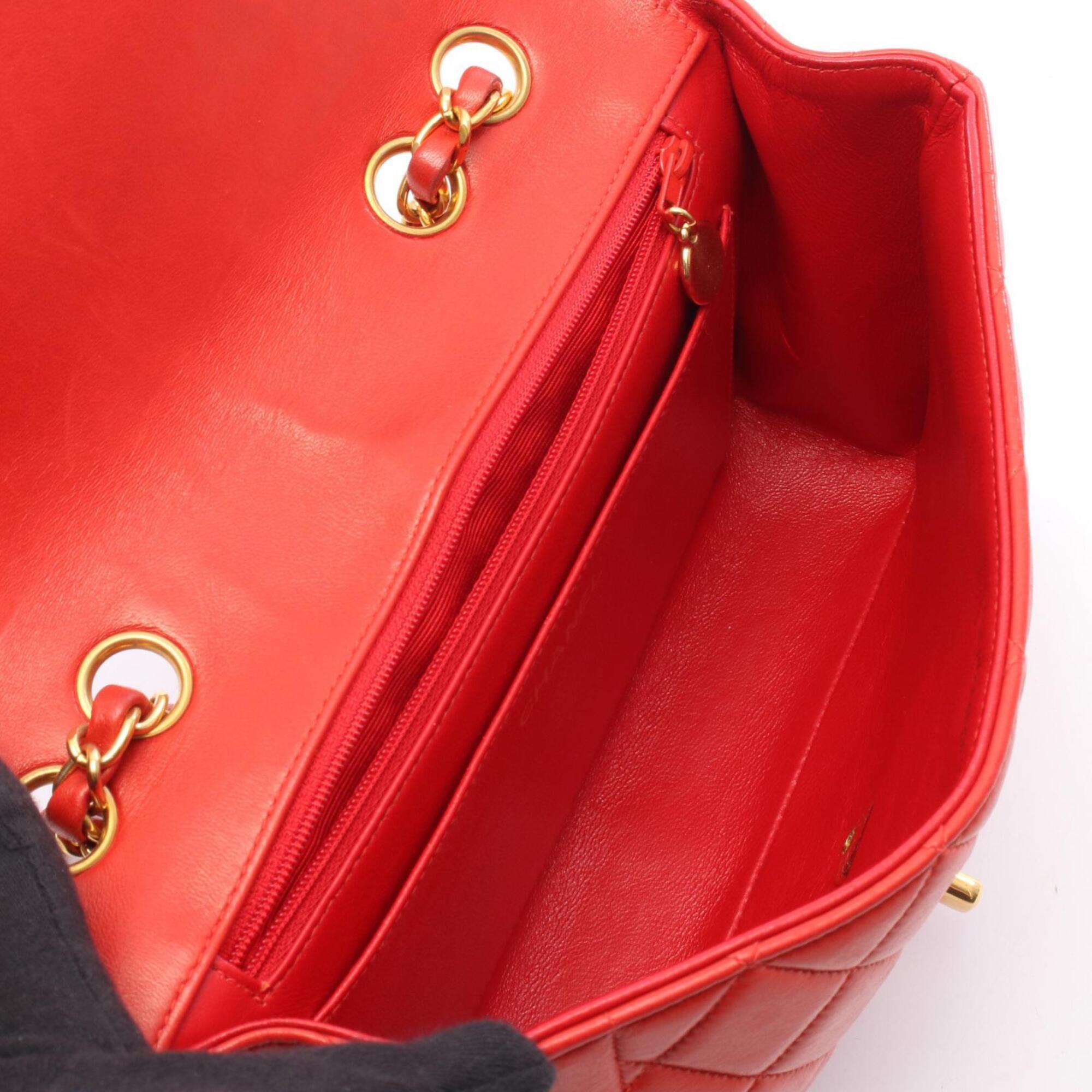 Chanel Red Color Leather Handbag Shoulder Bag (Pre-Owned)