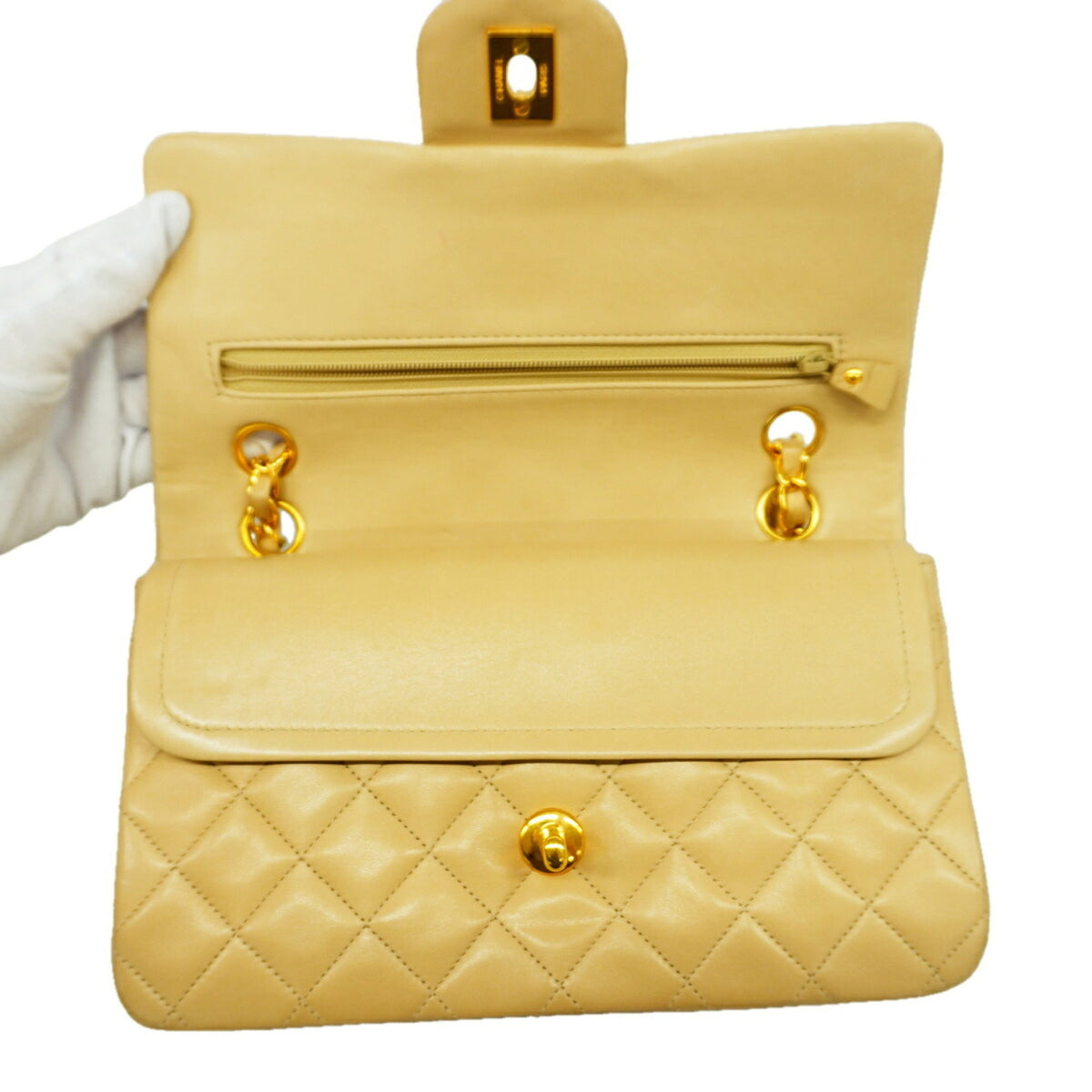 Chanel Beige Leather Shoulder Bag (Pre-Owned)