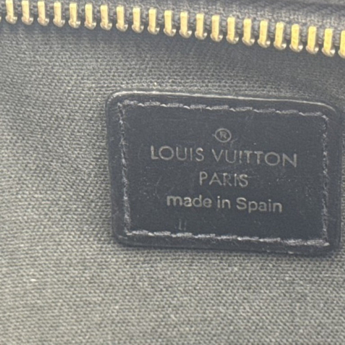 Louis Vuitton Ardoise Black Taiga Leather Clutch Bag (Pre-Owned)