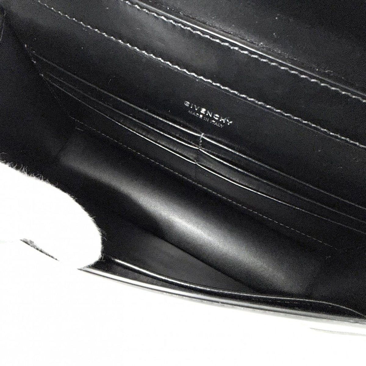 Givenchy Black Leather Shoulder Bag (Pre-Owned)