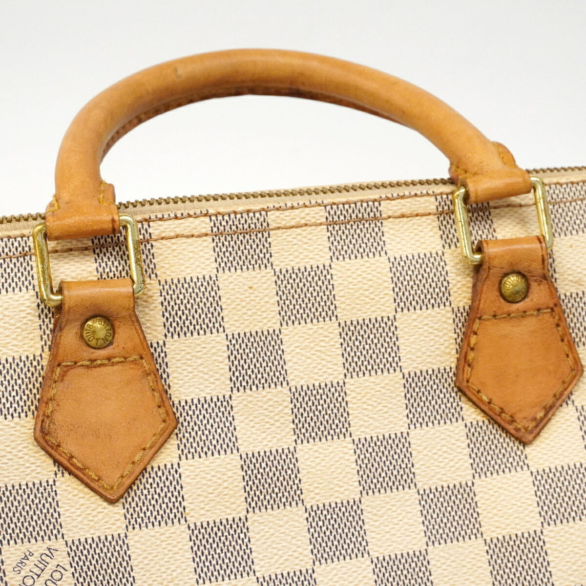 Louis Vuitton White Handbag (Pre-Owned)