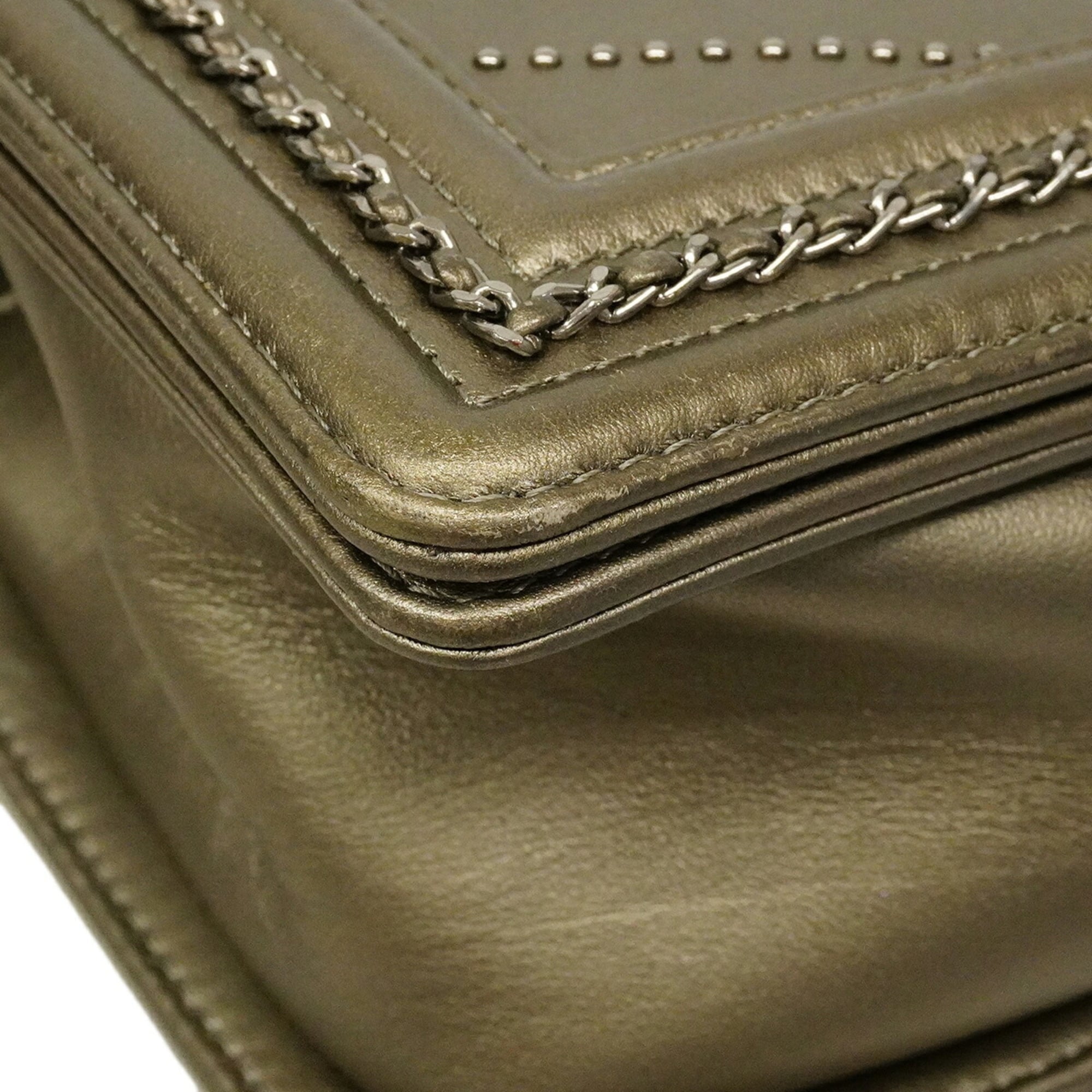 Chanel Gray Leather Shoulder Bag (Pre-Owned)