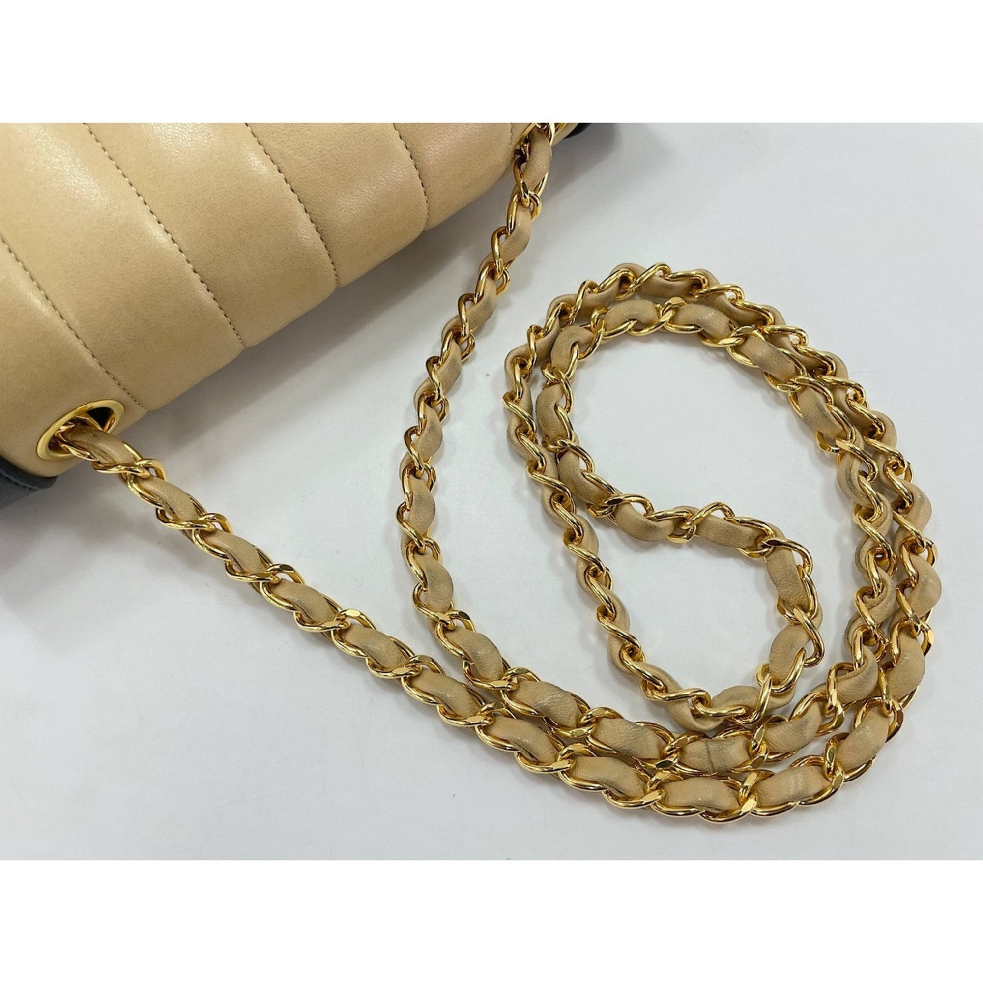 Chanel Beige Shoulder Bag (Pre-Owned)