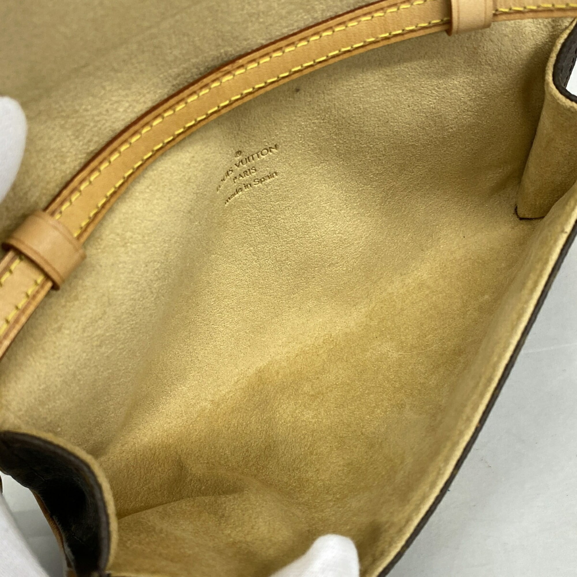 Louis Vuitton Brown Shoulder Bag (Pre-Owned)