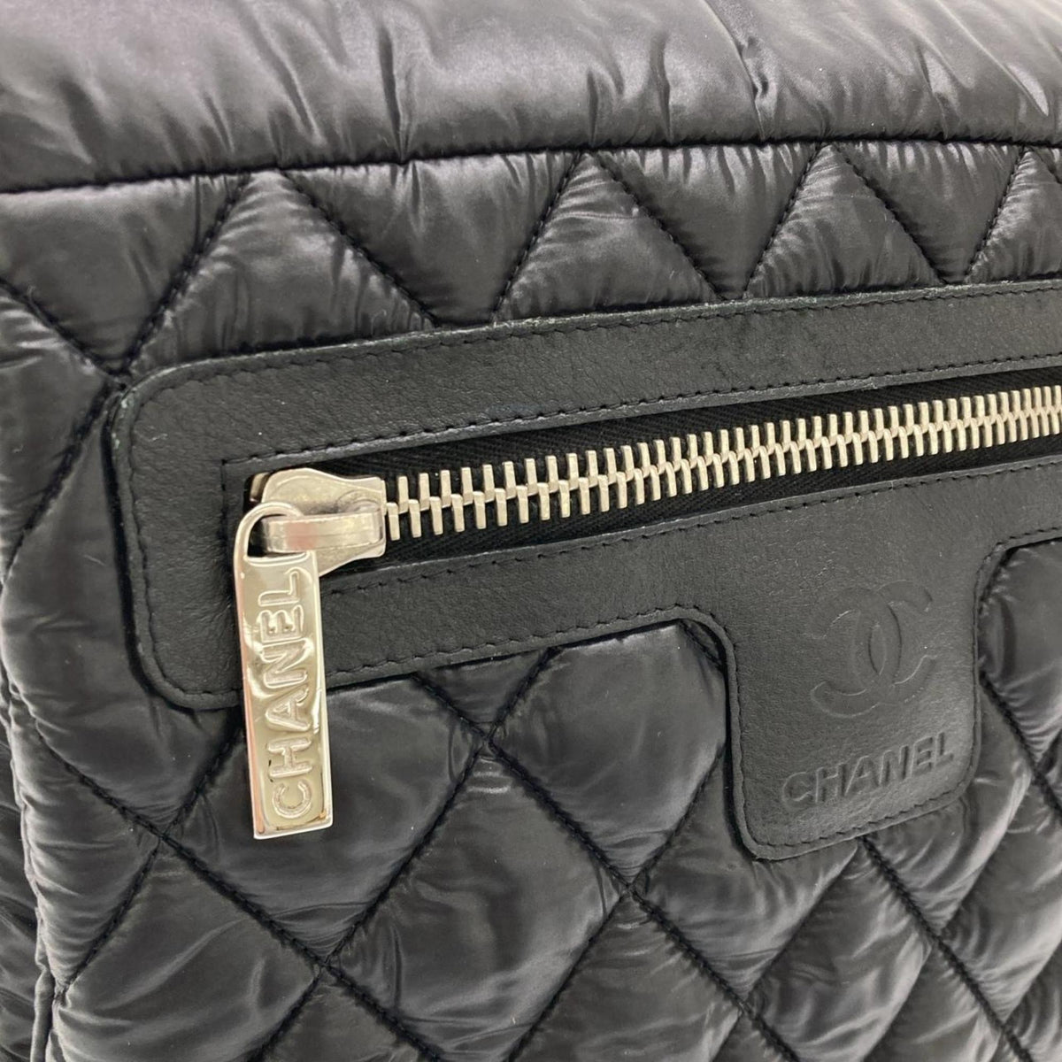 Chanel Black Nylon Shoulder Bag (Pre-Owned)