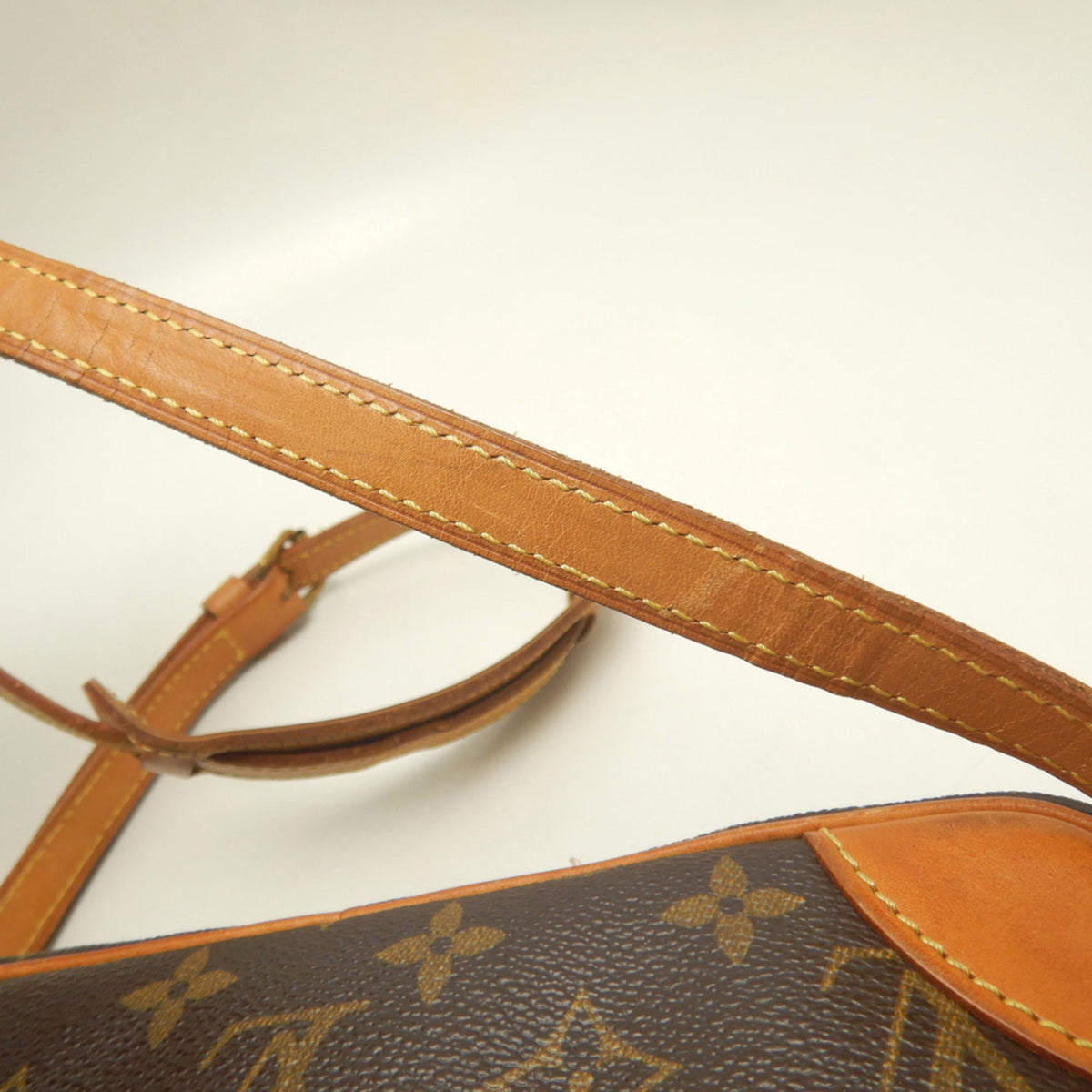 Louis Vuitton Brown Monogram Monogram Shoulder Bag (Pre-Owned)