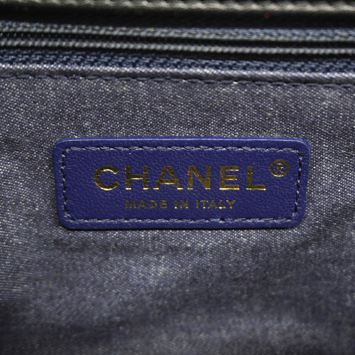 Chanel Black Leather Handbag (Pre-Owned)