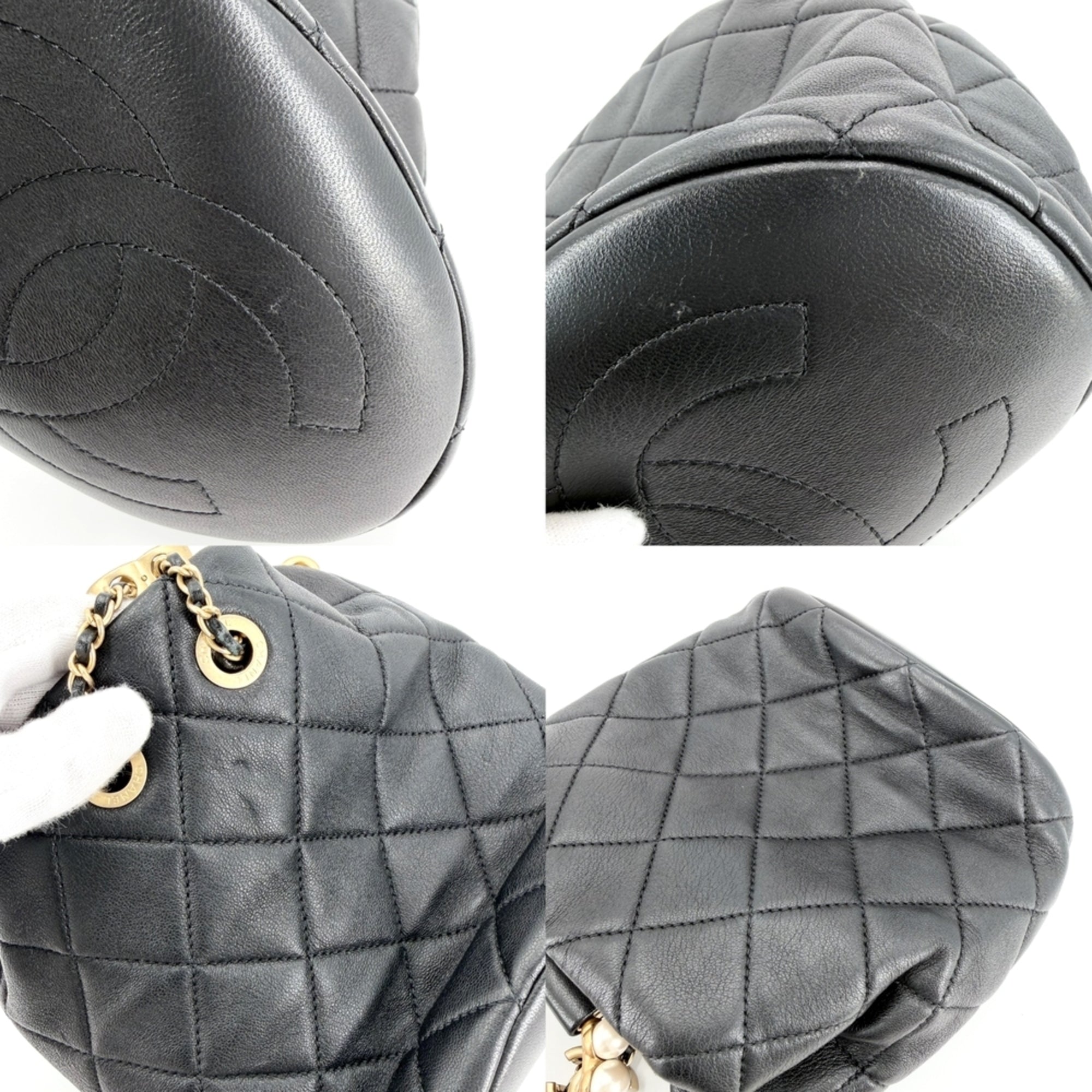 Chanel Black White Leather Handbag (Pre-Owned)