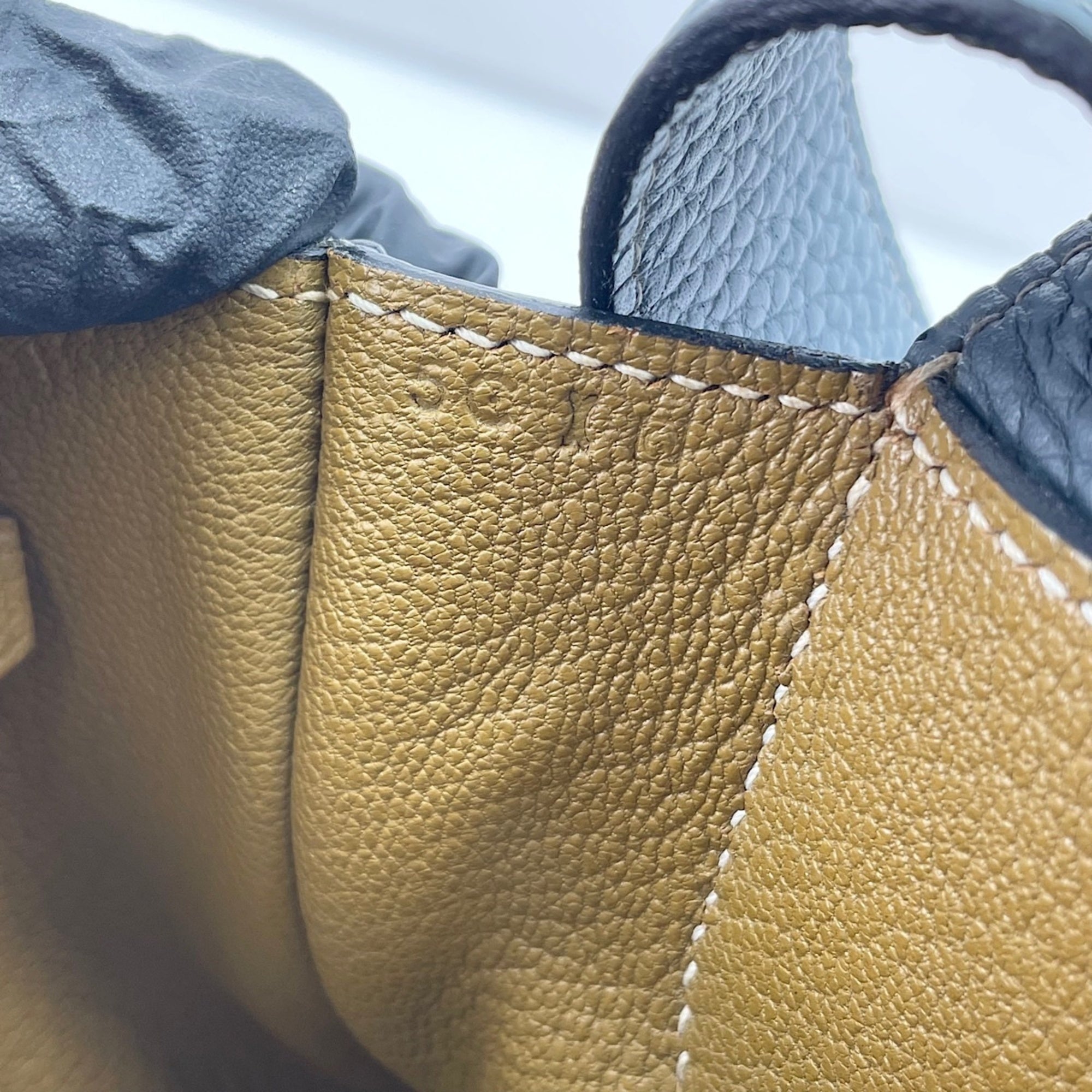 Hermes Gray Shoulder Bag (Pre-Owned)