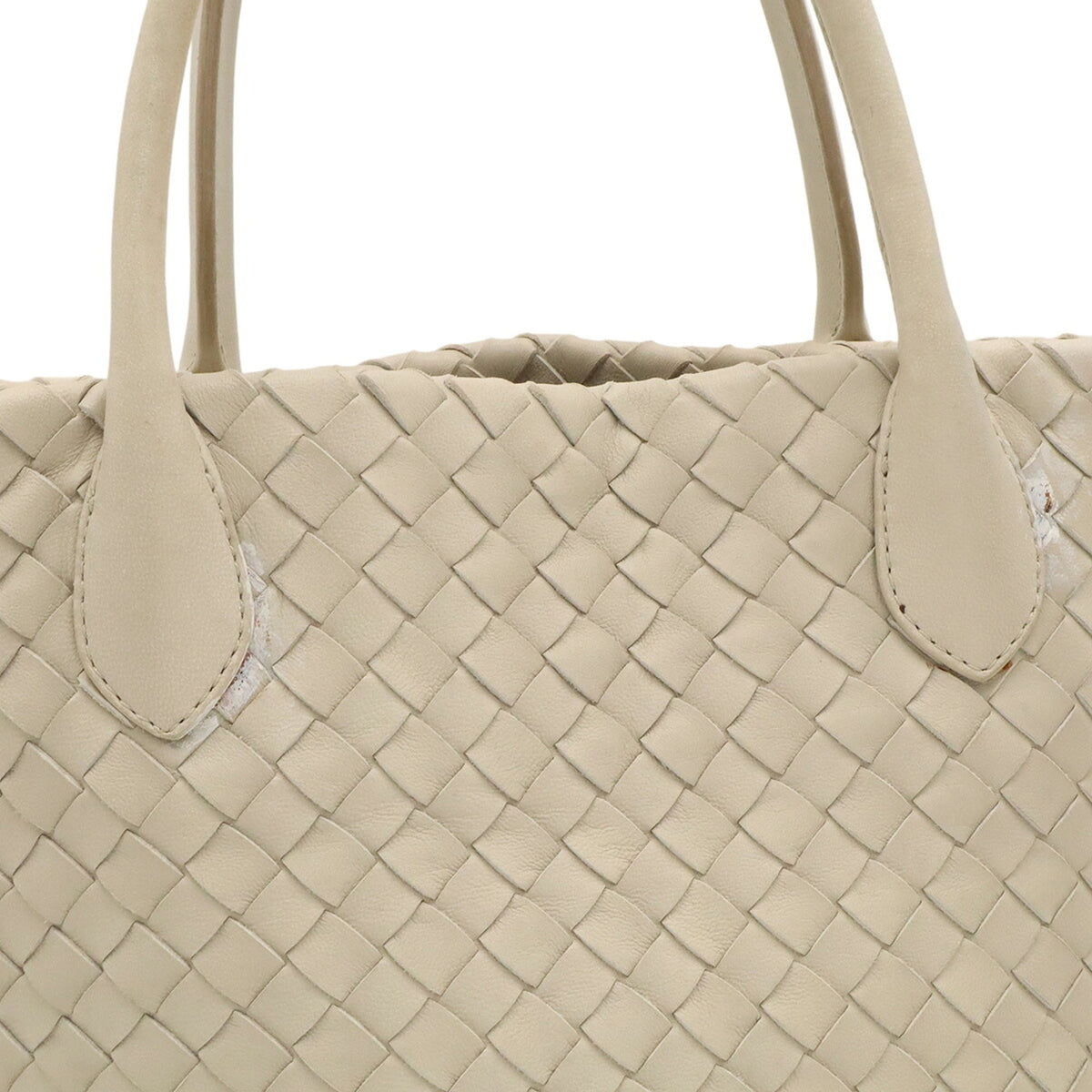 Bottega Veneta Intrecciato Ivory Leather Handbag (Pre-Owned)