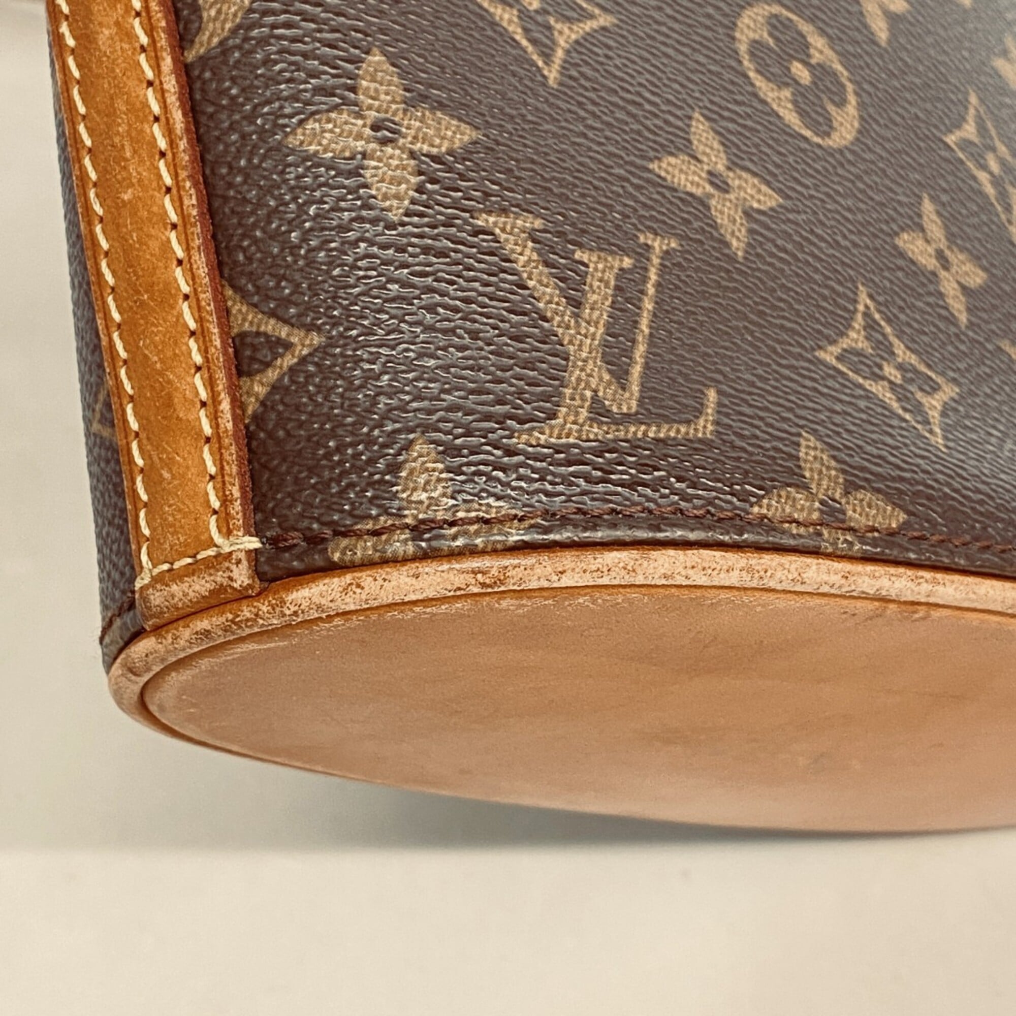 Louis Vuitton Brown Shoulder Bag (Pre-Owned)