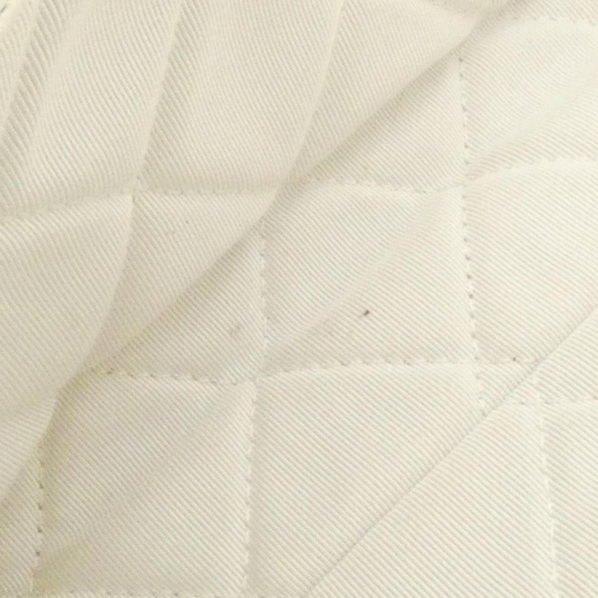 Chanel White Leather Shoulder Bag (Pre-Owned)