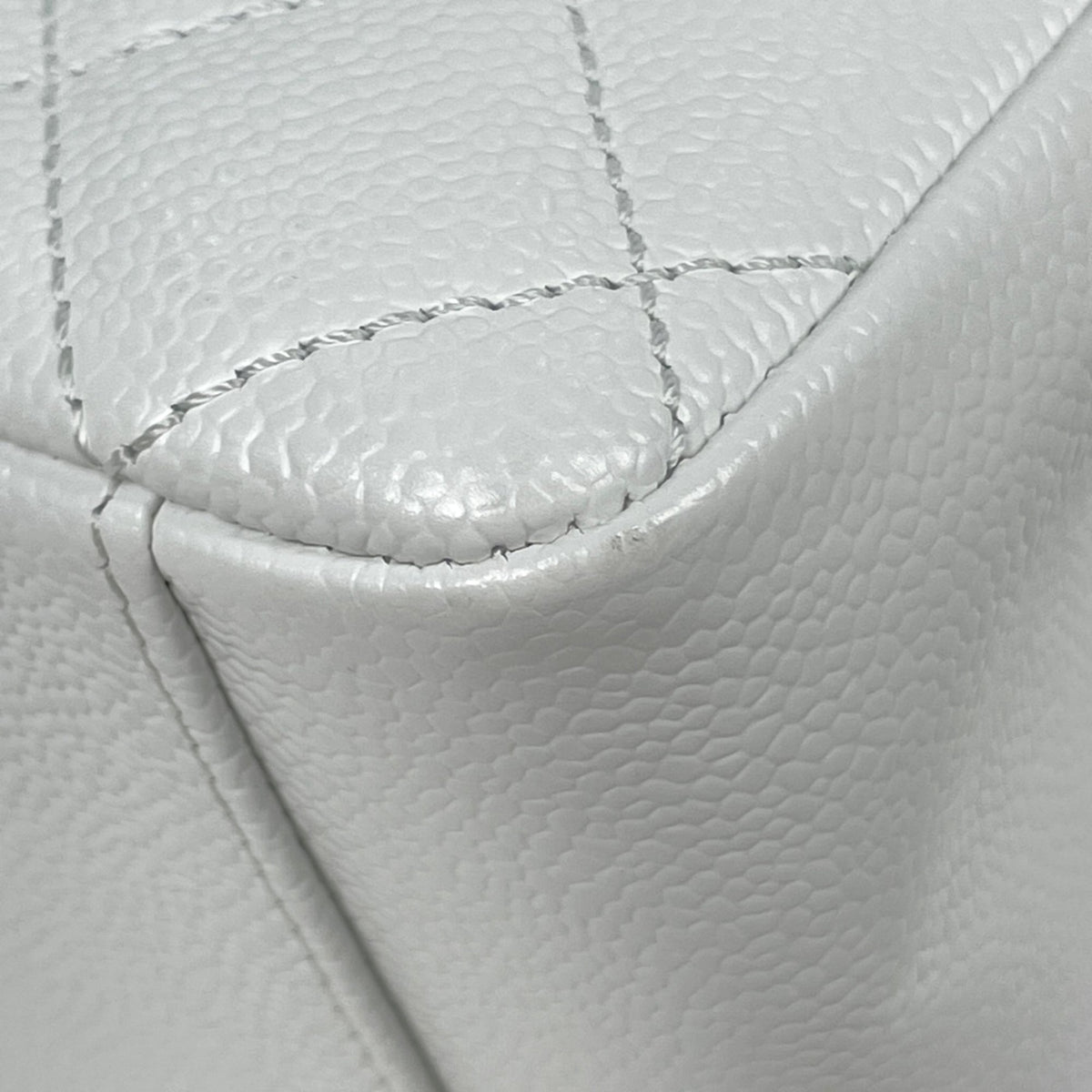 Chanel White Grained Calfskin Tote Bag (Pre-Owned)