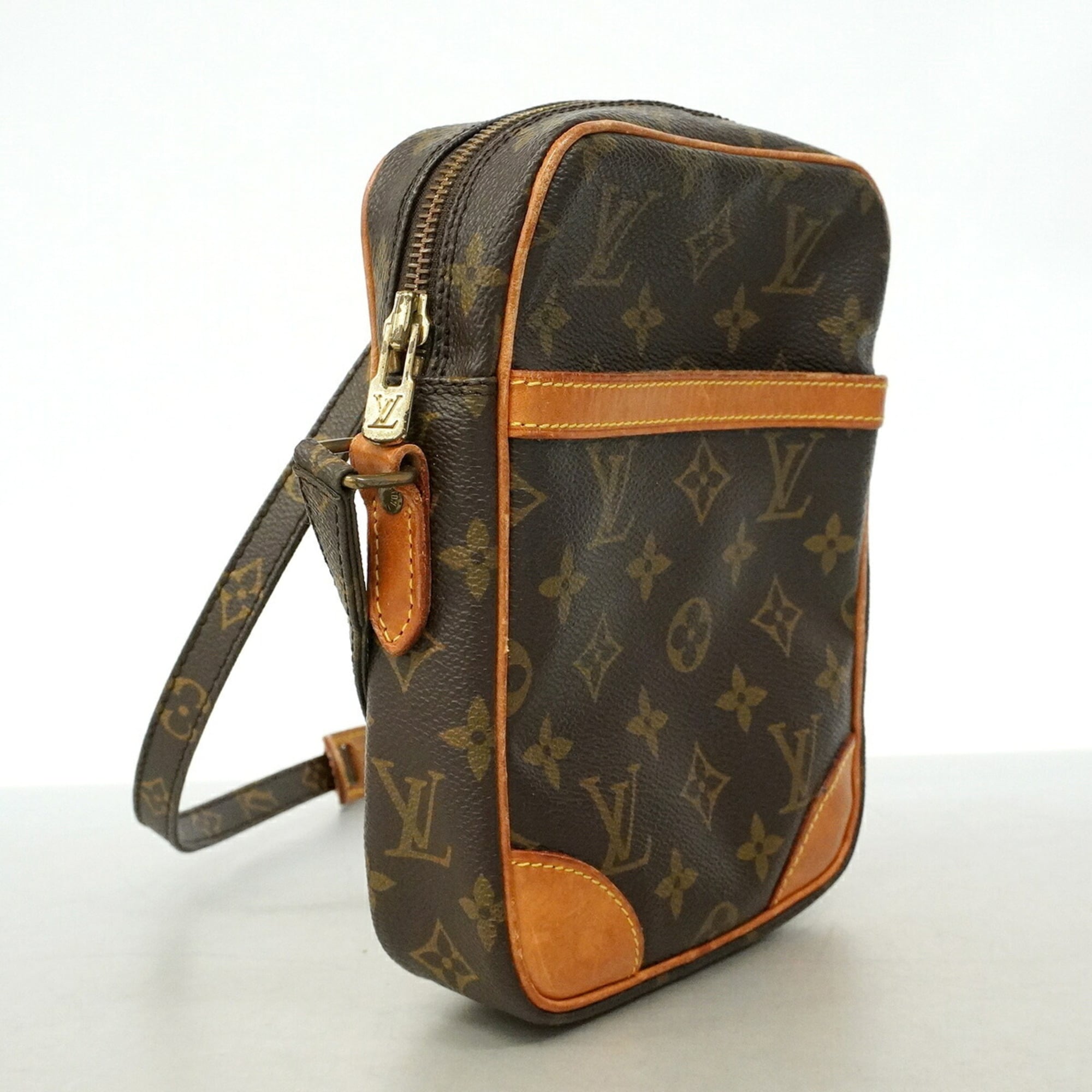 Louis Vuitton Brown Shoulder Bag (Pre-Owned)