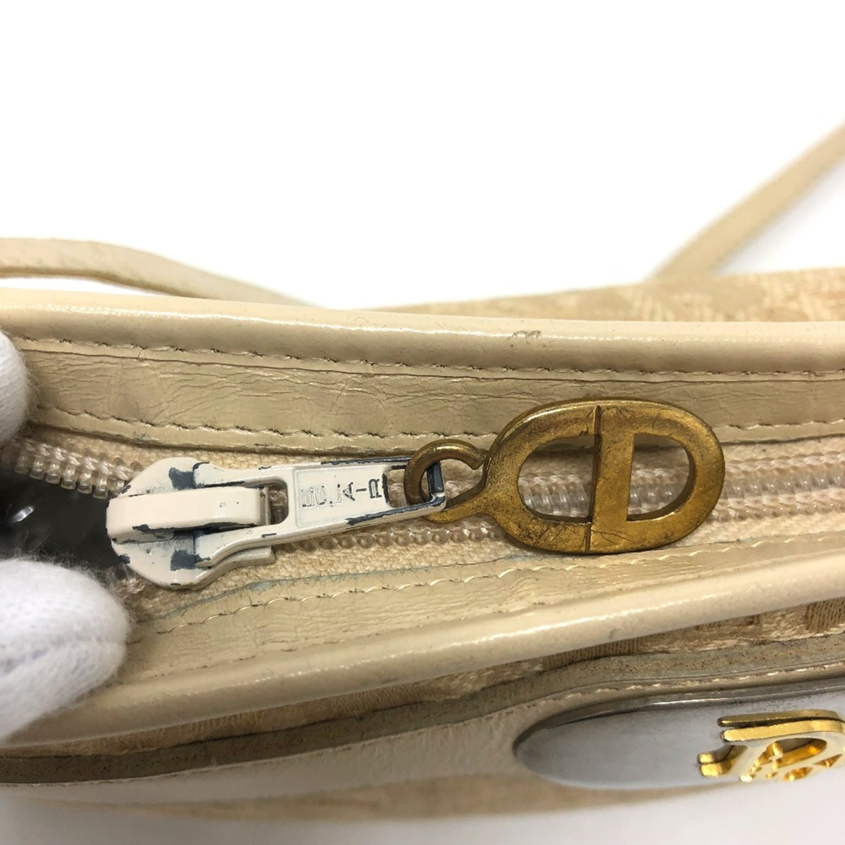 Christian Dior Beige Cloth Shoulder Bag (Pre-Owned)