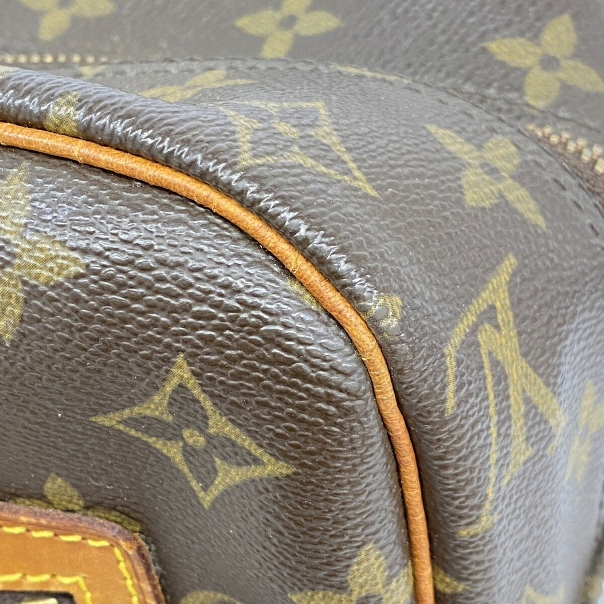 Louis Vuitton Brown Shoulder Bag (Pre-Owned)